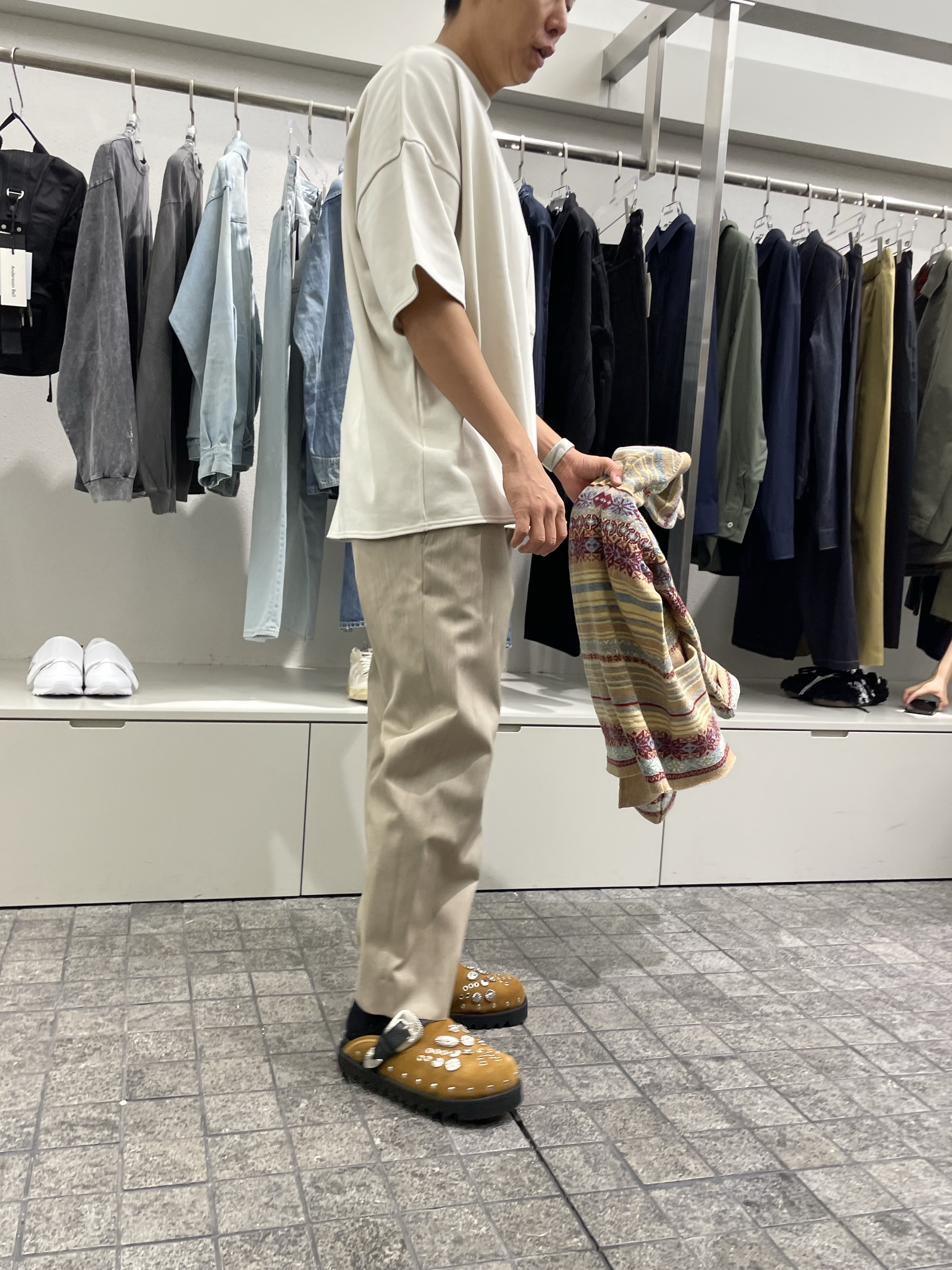 Kolor Beacon 24WBM-P10140 Pants Beige - 24FW, Toga Virilis AJ1066 Suede Khaki - 24FW 착용 스타일 - 1