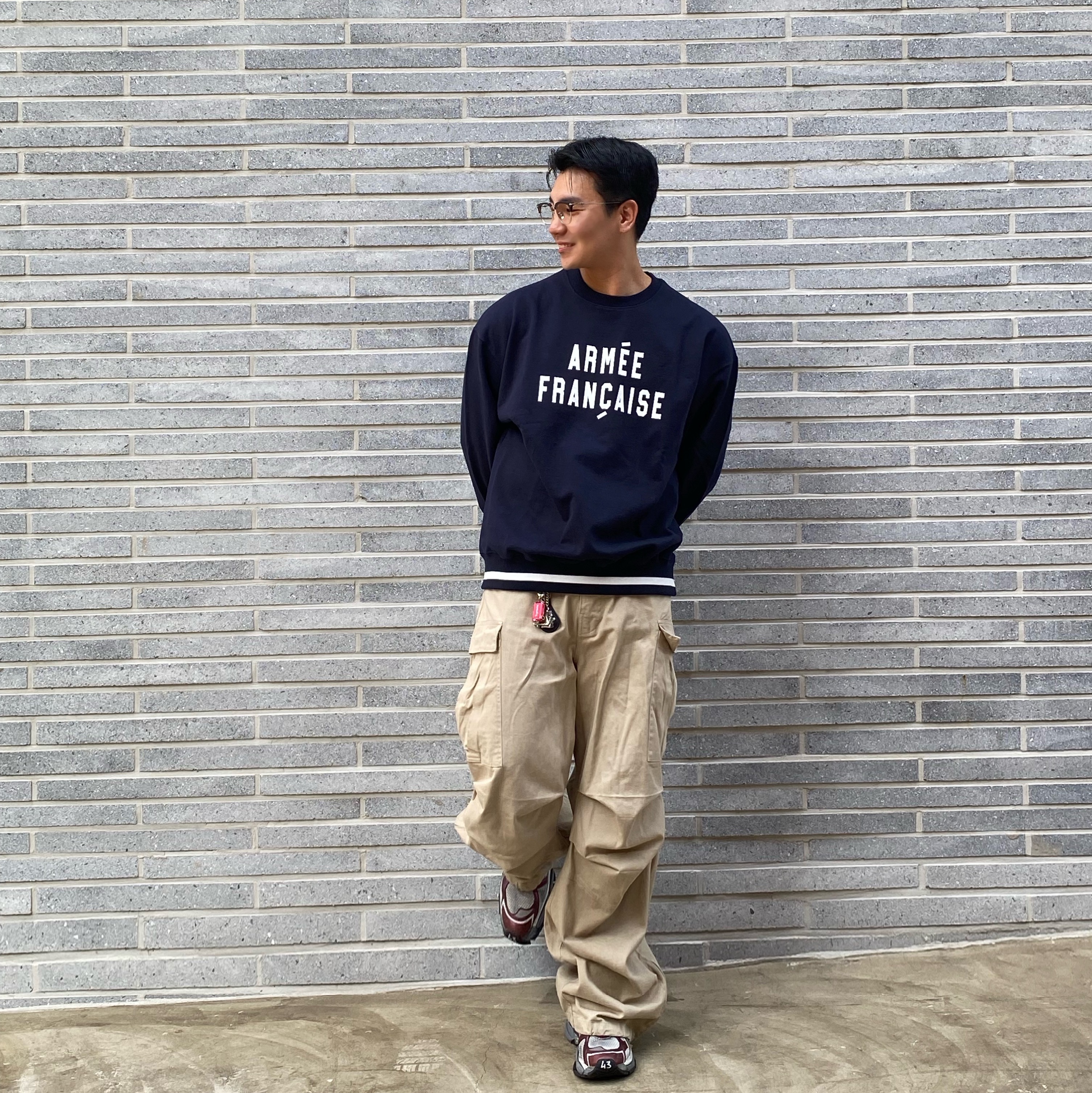 Nonnod Side Zip Cargo Pants Beige, Balenciaga Runner Sneakers Grey Burgundy 착용 스타일 - 2