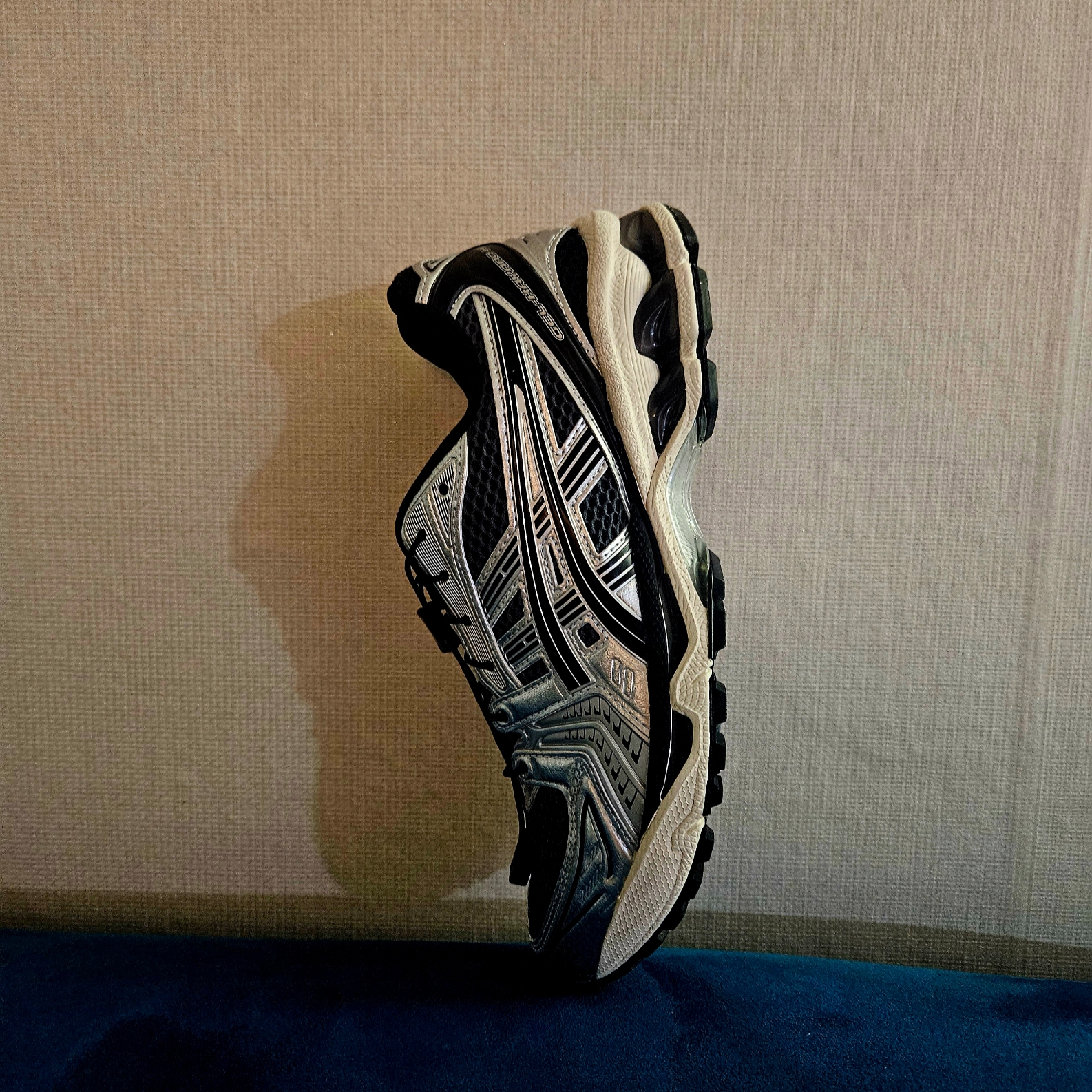 Asics Unlimited Gel-Kayano 14 Carrier Grey Black 착용 스타일