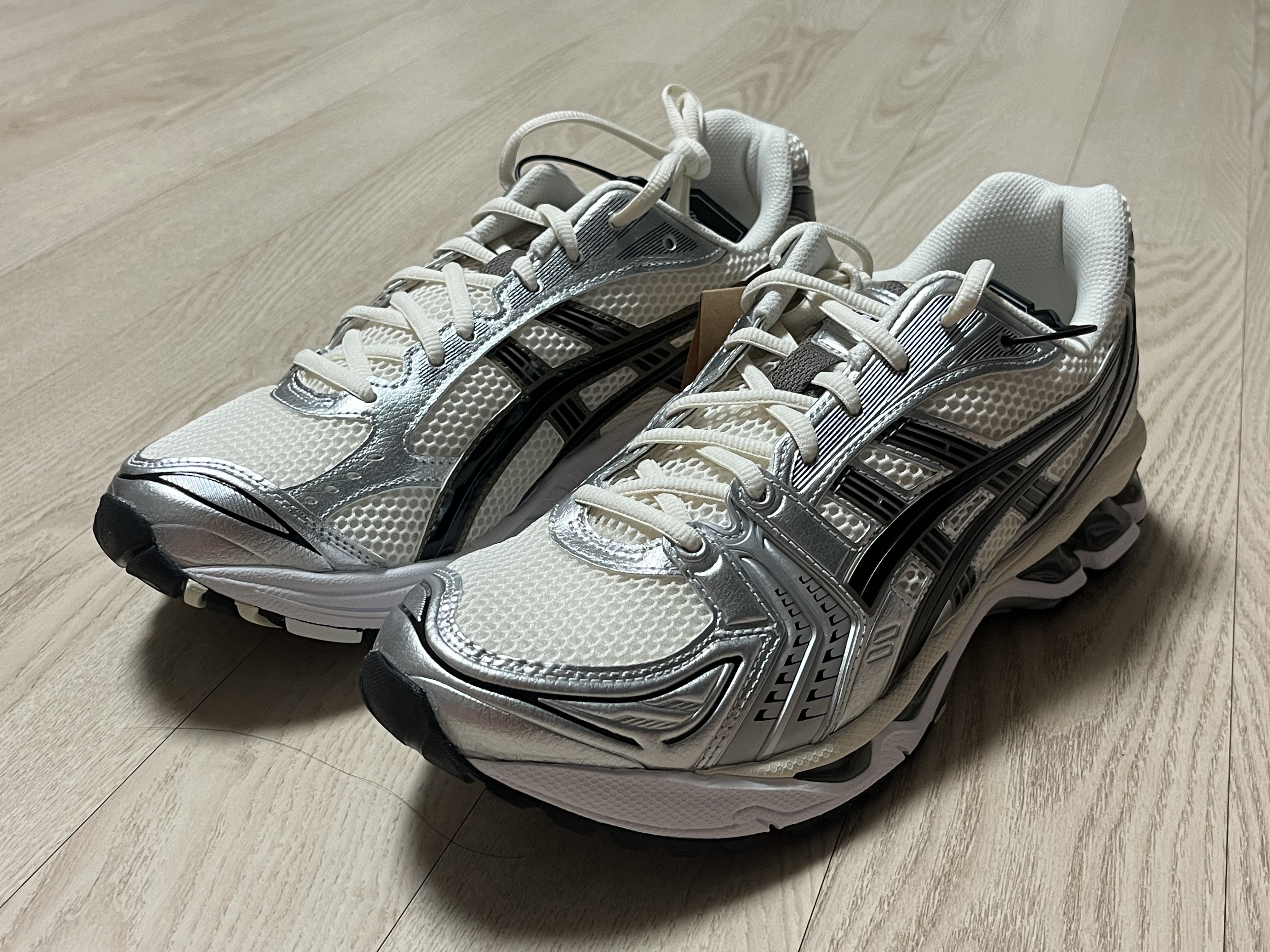 Asics Gel-Kayano 14 Cream Black 착용 스타일