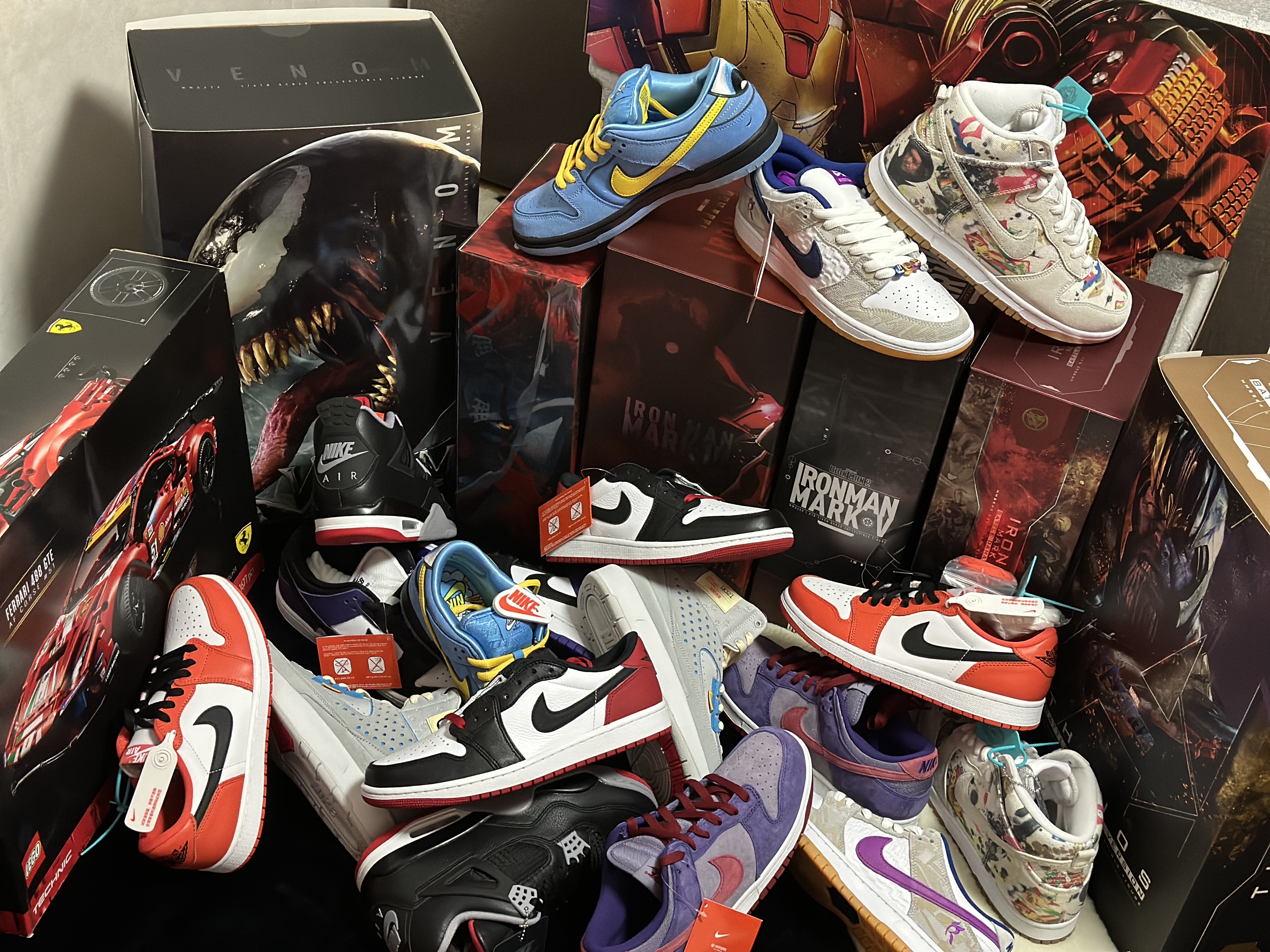 Nike x The Powerpuff Girls SB Dunk Low Pro QS Bubbles, Nike x Supreme SB Dunk High QS Rammellzee White 착용 스타일