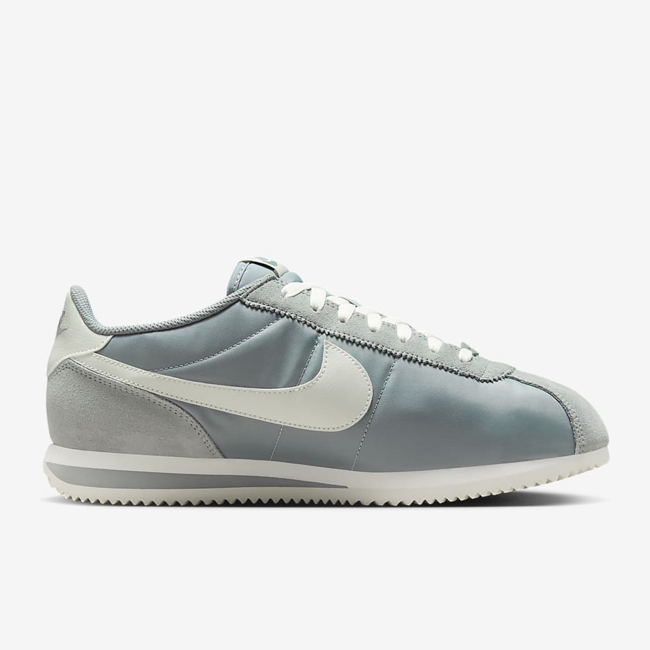 Nike Cortez TXT Mica Green Sail 착용 스타일 - 1