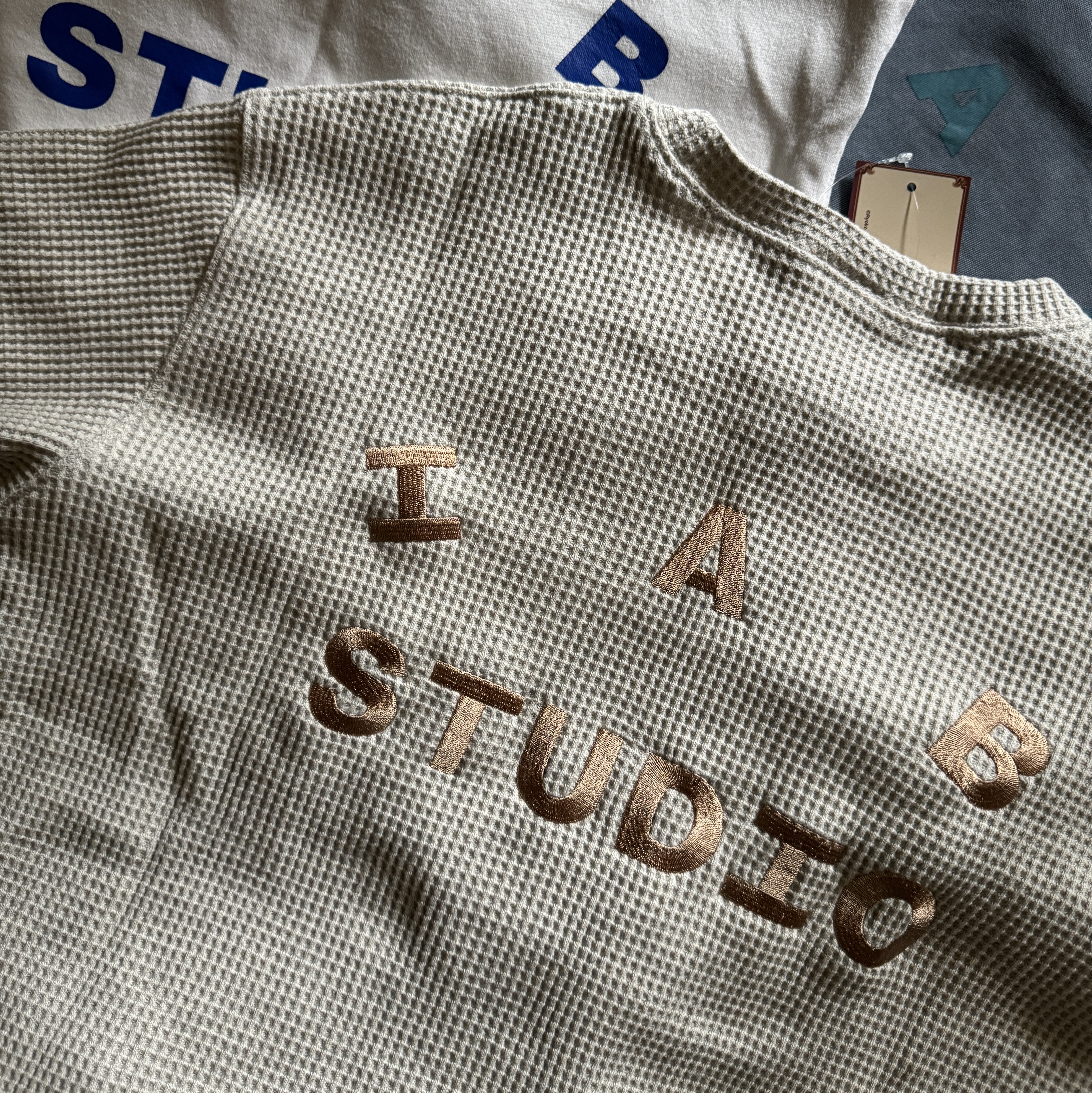 IAB Studio x Delicious in Dungeon Waffle Long Sleeve Oatmeal 착용 스타일