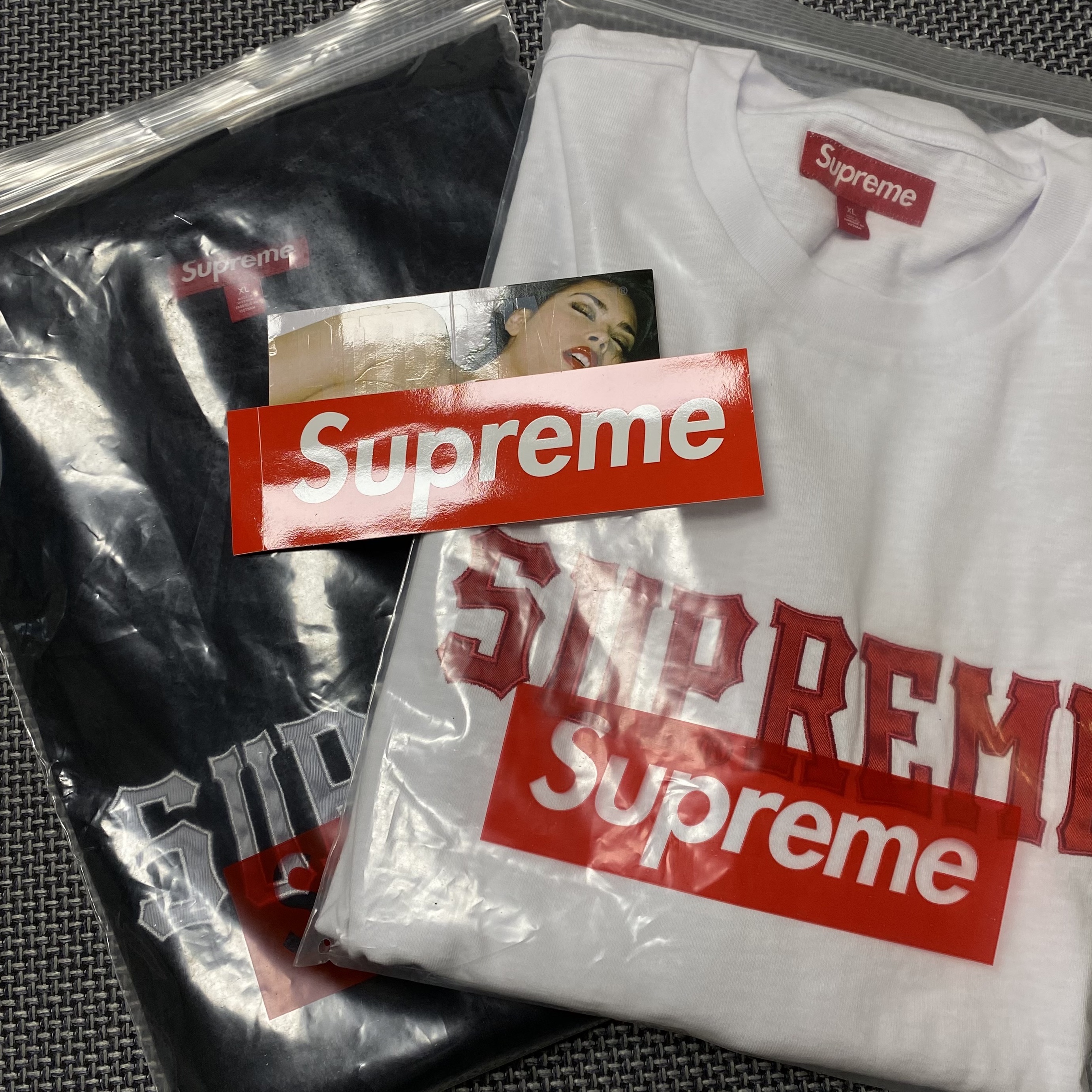 Supreme Twill Applique S/S Top White - 24FW, Supreme Twill Applique S/S Top Black - 24FW 착용 스타일