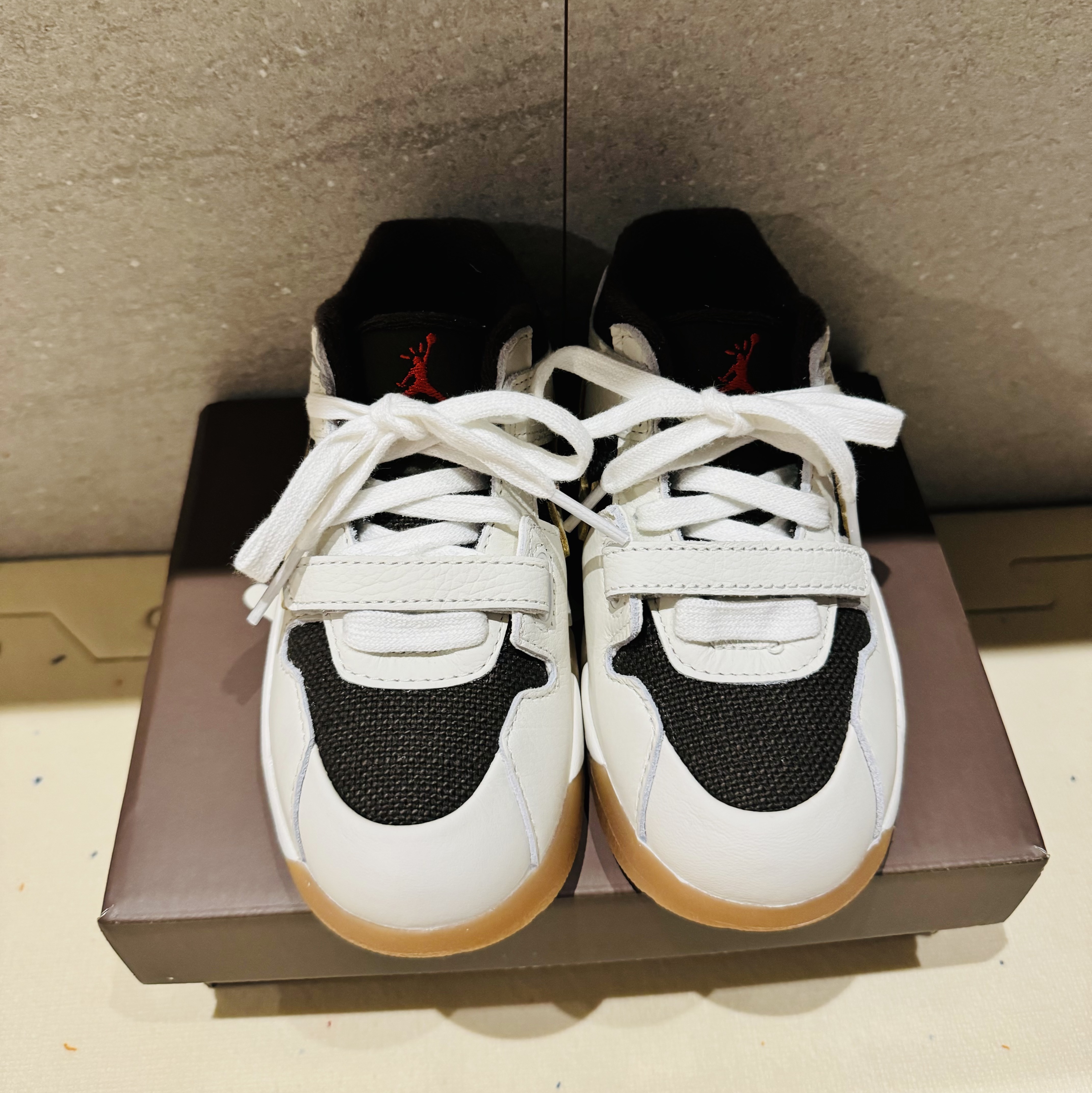 (TD) Jordan x Travis Scott Jumpman Jack TR Sail and Dark Mocha 착용 스타일 - 4
