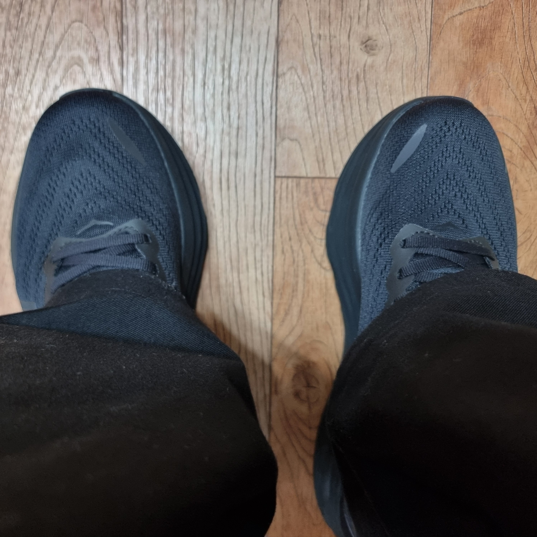 Hoka Bondi 8 Black - Regular 착용 스타일