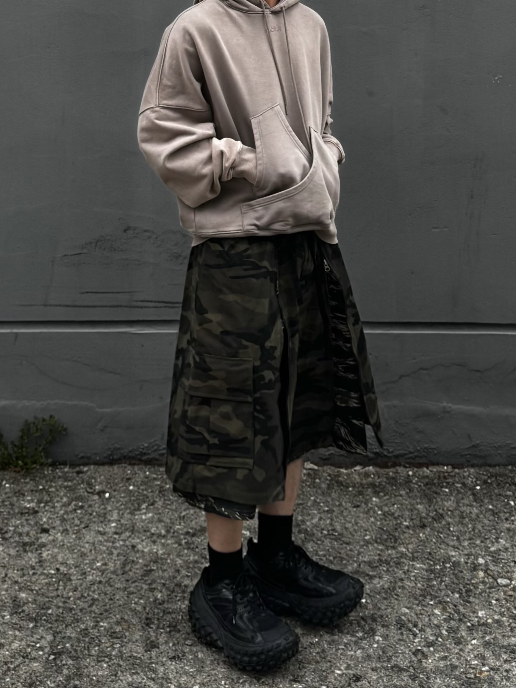 Balenciaga Defender Sneakers Black 착용 스타일 - 3