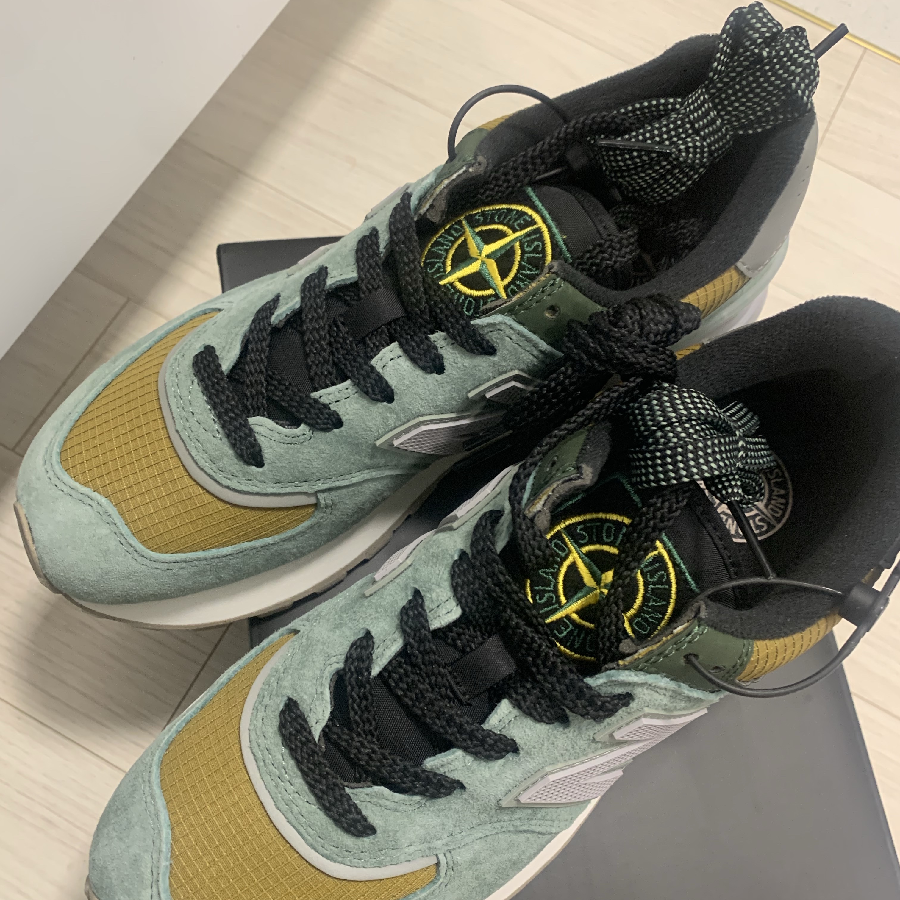 New Balance x Stone Island 574 Legacy Light Green 착용 스타일 - 4