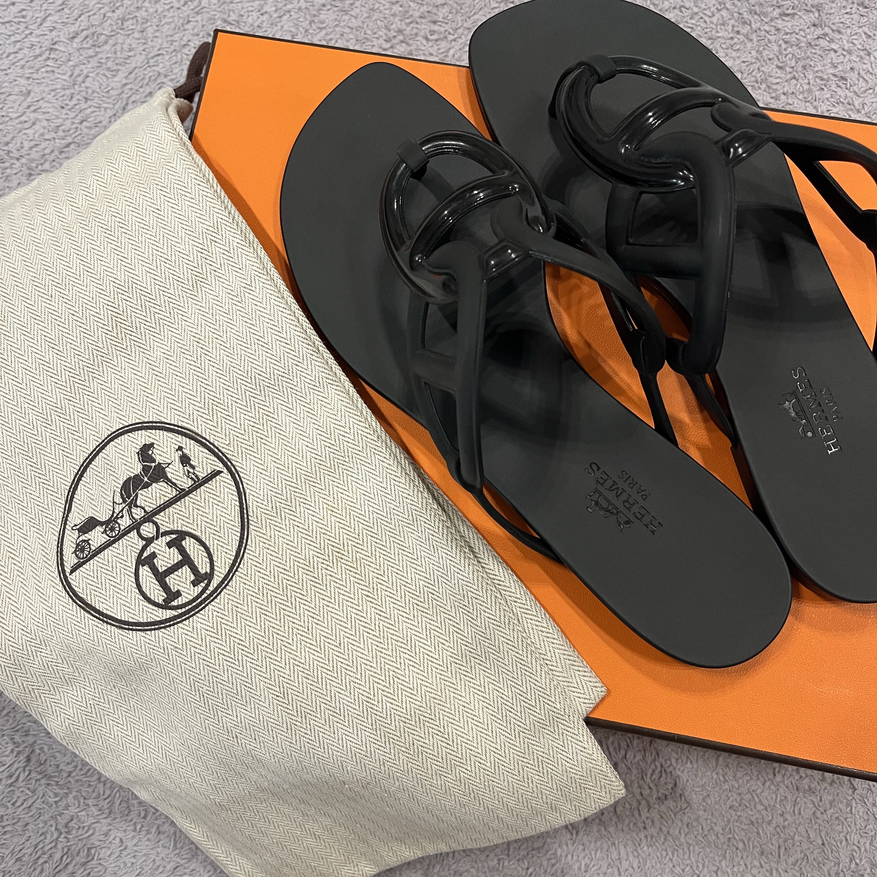 (W) Hermes Egerie Sandal Noir 착용 스타일