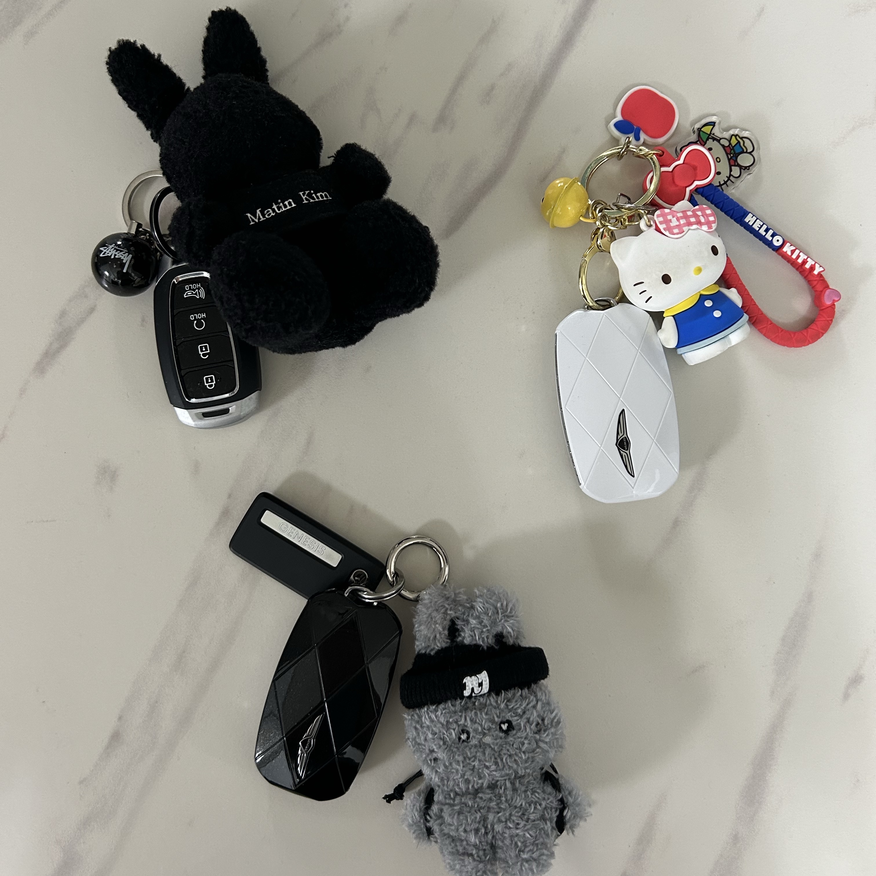 NewJeans Bunini Mini Costume Keyring Gray 착용 스타일 - 3