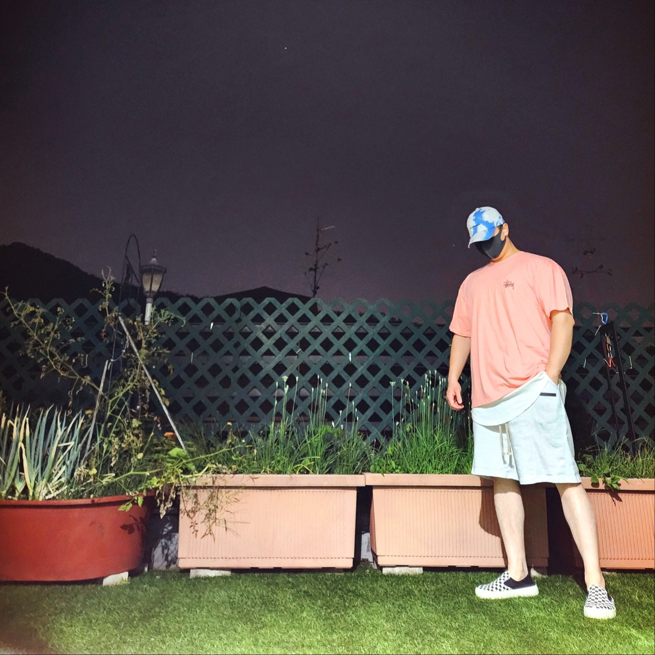 Stussy Basic Stussy Pigment Dyed T-Shirt Coral 2024, Vans Checkerboard Comfycush One Black 착용 스타일 - 1