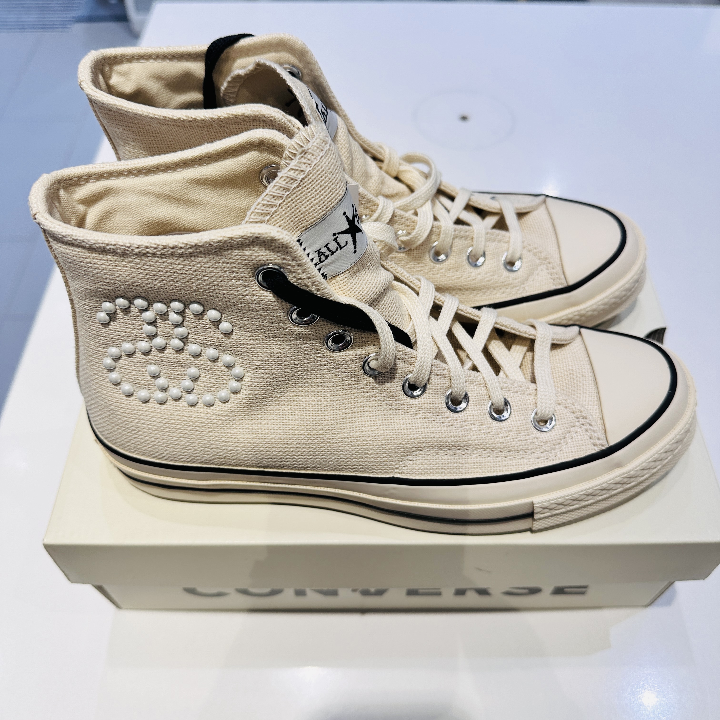 Converse x Stussy Chuck 70 High Natural Ivory 착용 스타일 - 4