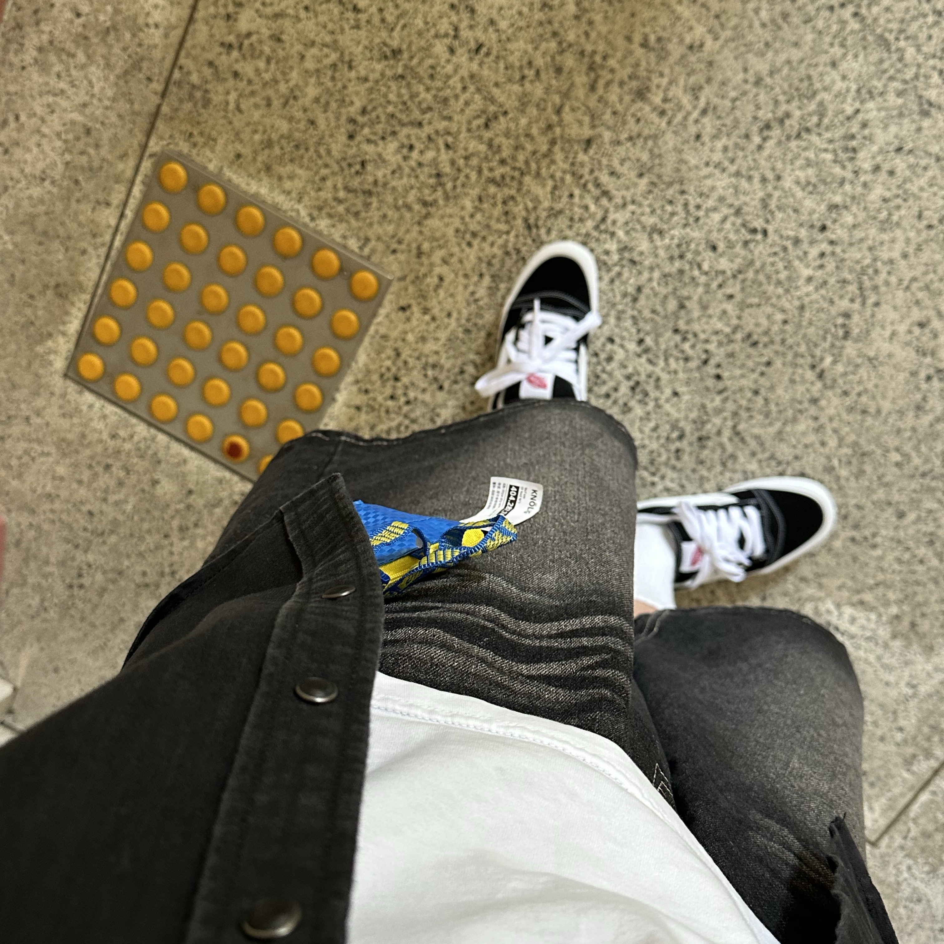 Vans Knu-Skool Black True White 착용 스타일