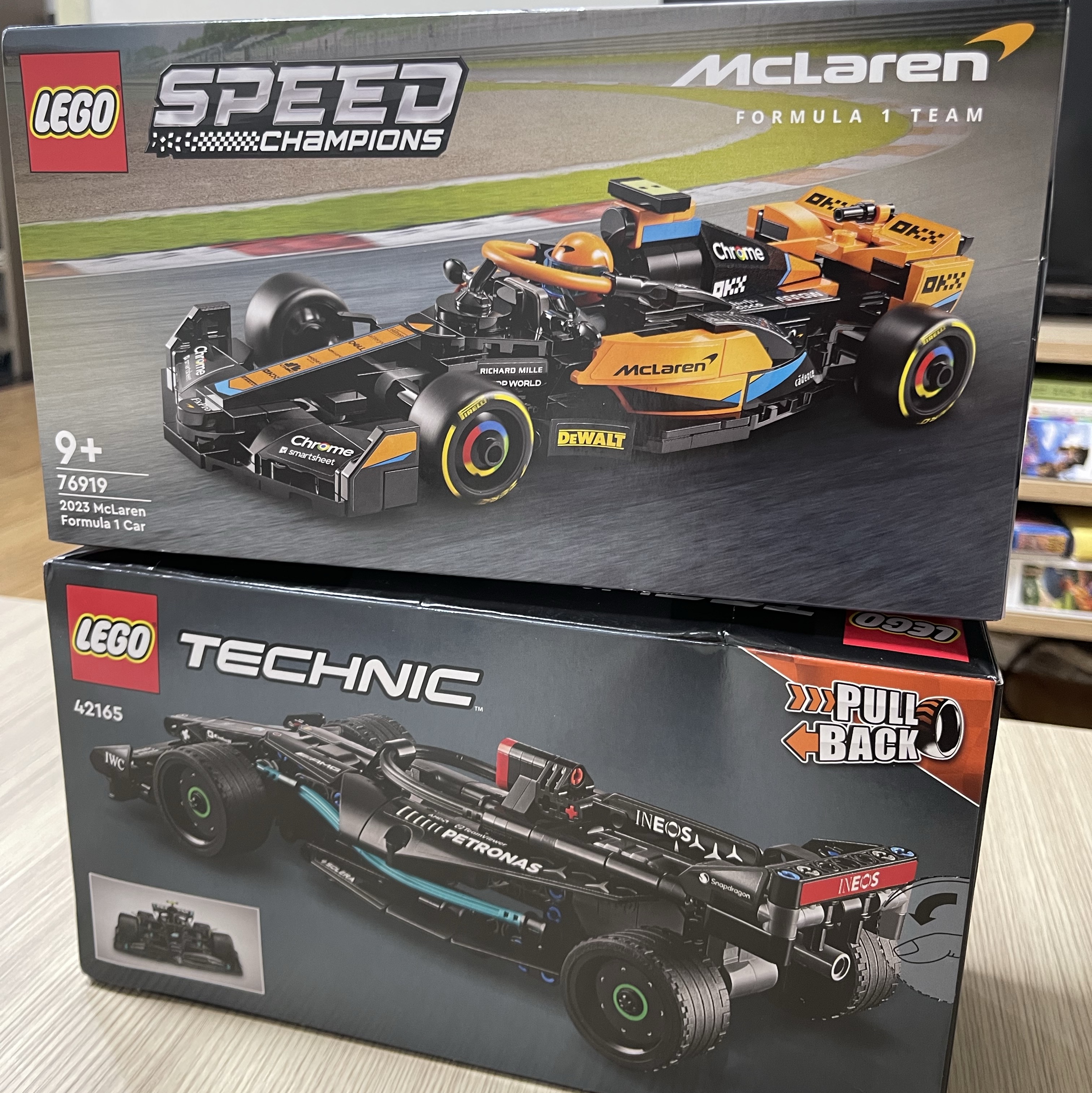 Lego Marvel Nano Guntlet, Lego Mercedes-AMG F1 W14 E Performance Pull-Back 착용 스타일 - 2