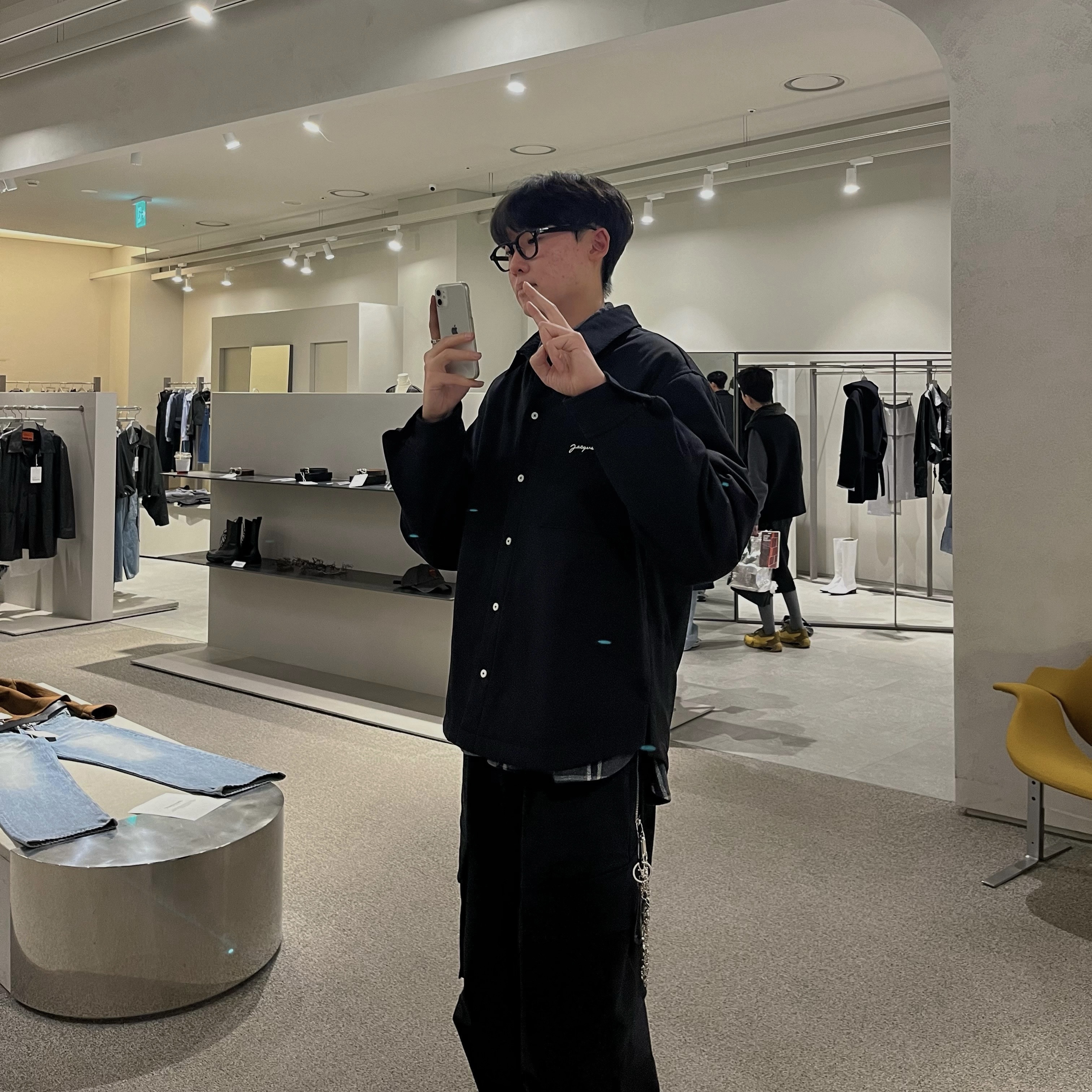 Jacquemus La Chemise Boulanger Puffed Overshirt Black 착용 스타일