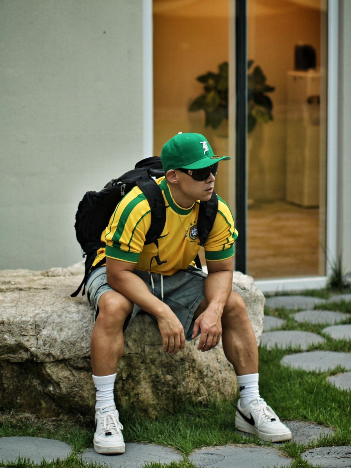 Nike Brazil 1998 Reissue Soccer Replica Jersey Varsity Maize (Non Marking Ver.), Essentials x New Era Sized Cap Kelly Green 착용 스타일 - 3