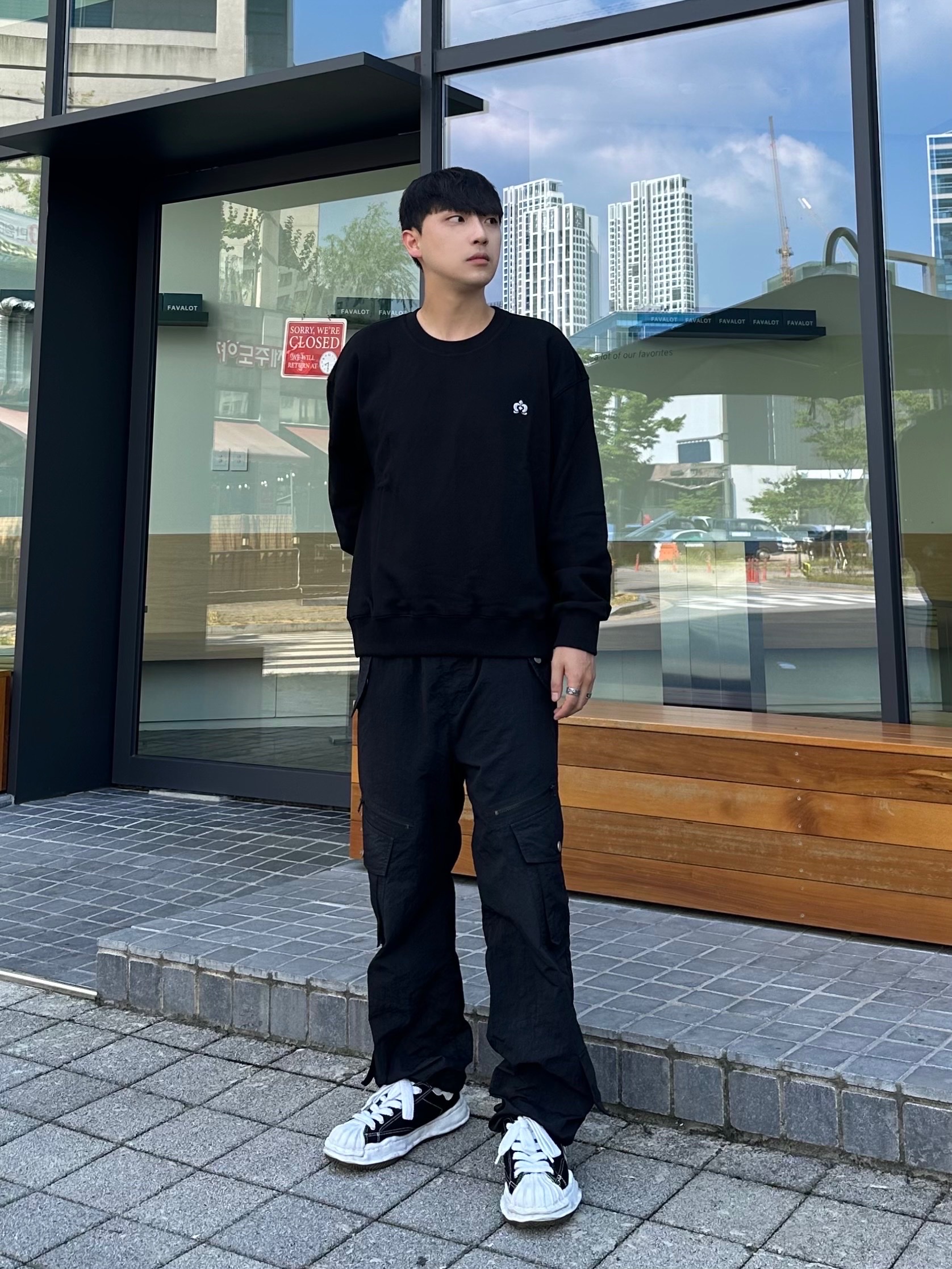Maison Mihara Yasuhiro Peterson OG Sole Canvas Low Sneakers Black 착용 스타일 - 3