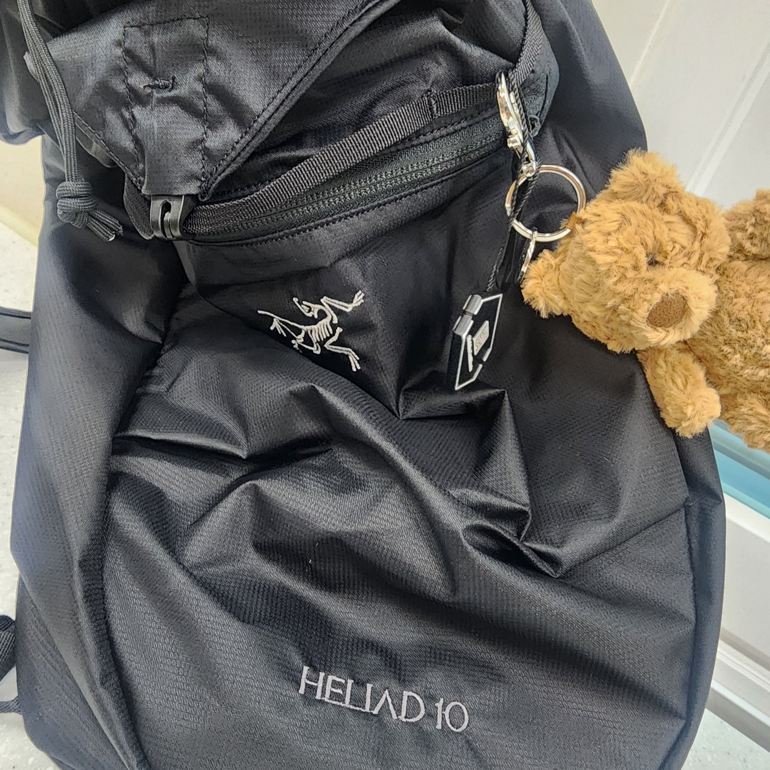 Arc'teryx Heliad 10 Backpack Black 착용 스타일