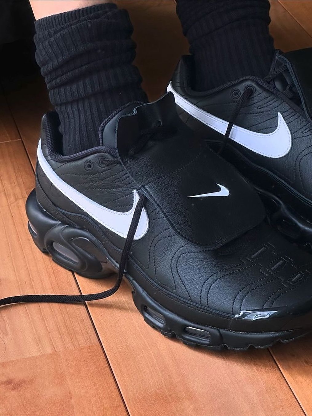 (W) Nike Air Max Plus TNPO Black 착용 스타일 - 2
