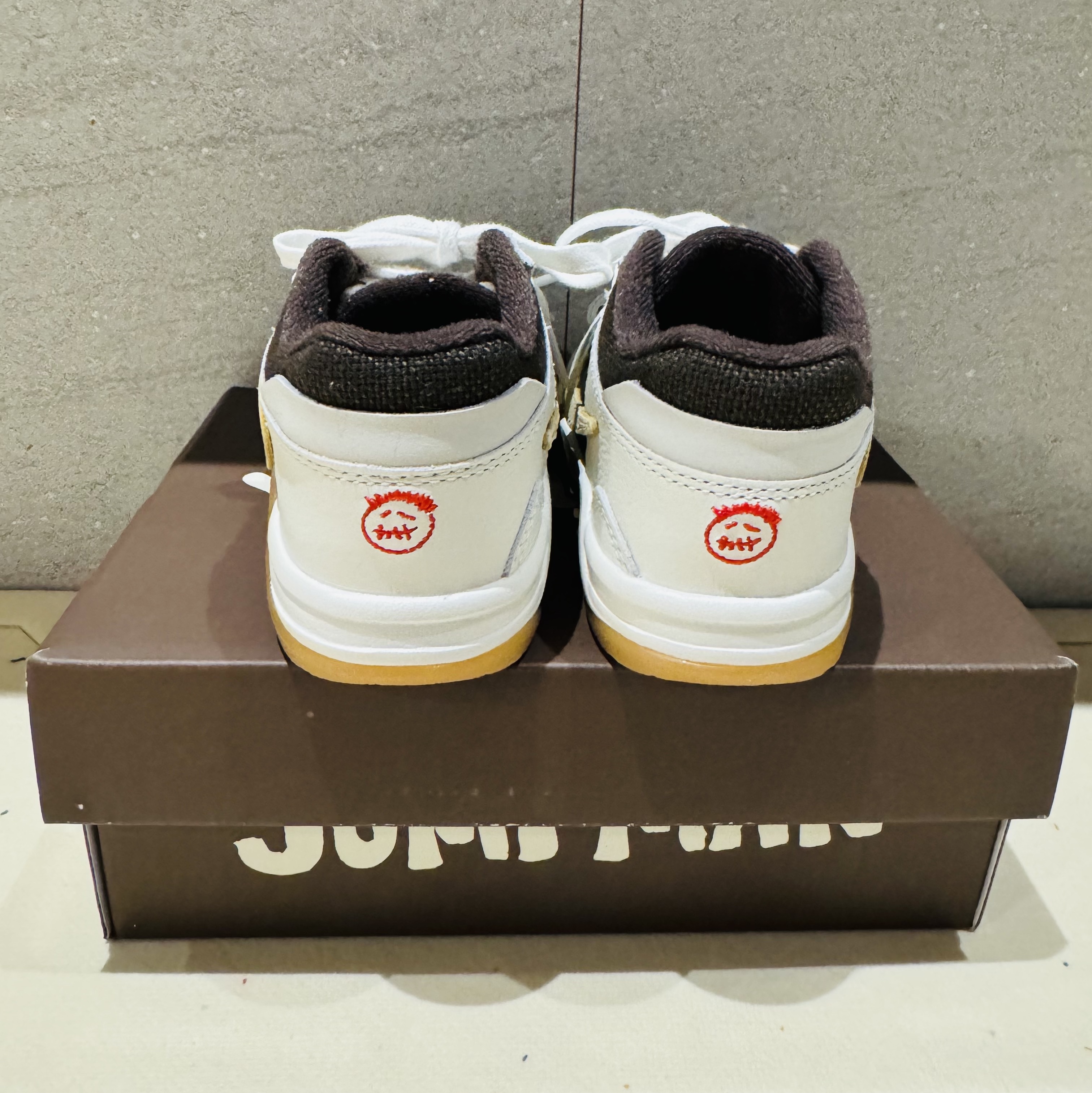 (TD) Jordan x Travis Scott Jumpman Jack TR Sail and Dark Mocha 착용 스타일 - 5