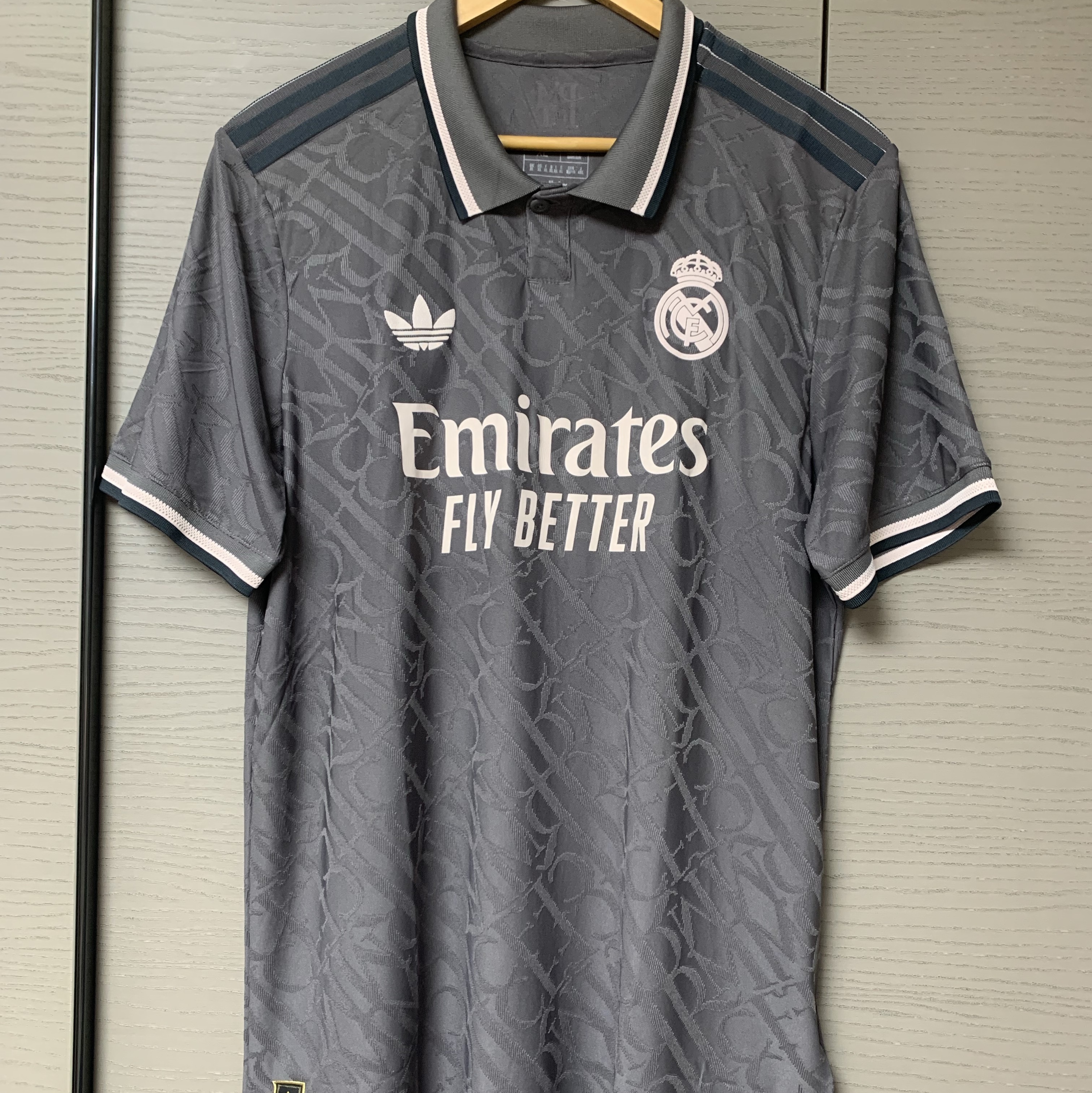 Adidas Real Madrid 2024/25 3rd Authentic Jersey Charcoal - US Sizing (Non Marking Ver.) 착용 스타일 - 2