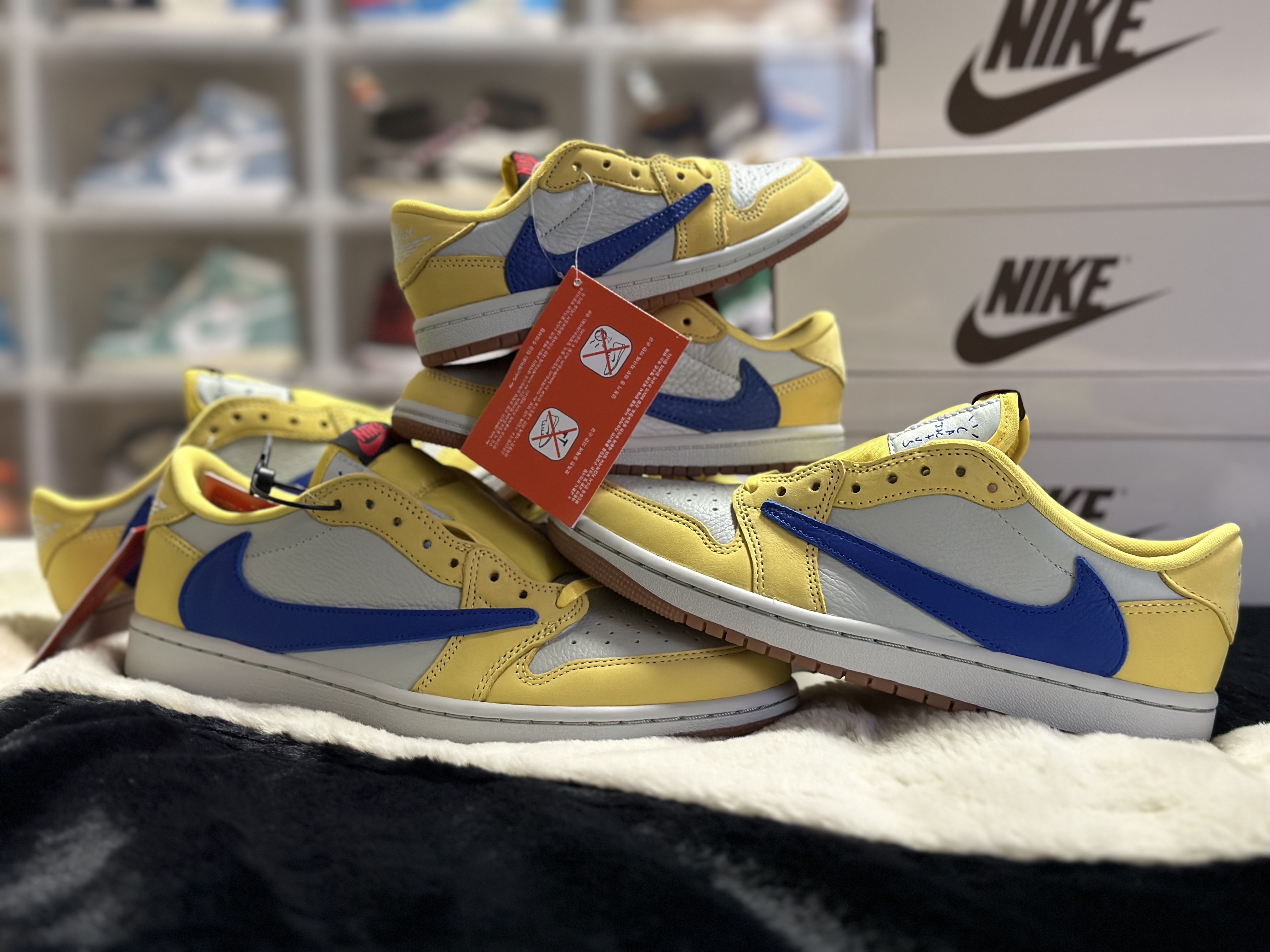 (W) Jordan 1 x Travis Scott Retro Low OG SP Canary 착용 스타일 - 2