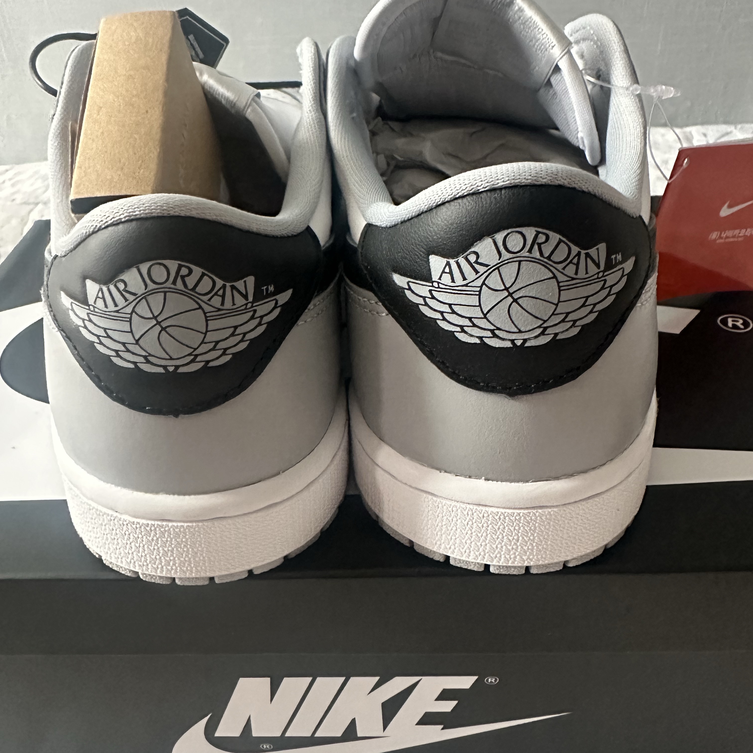 Jordan 1 Retro Low OG Wolf Grey and White 착용 스타일 - 3