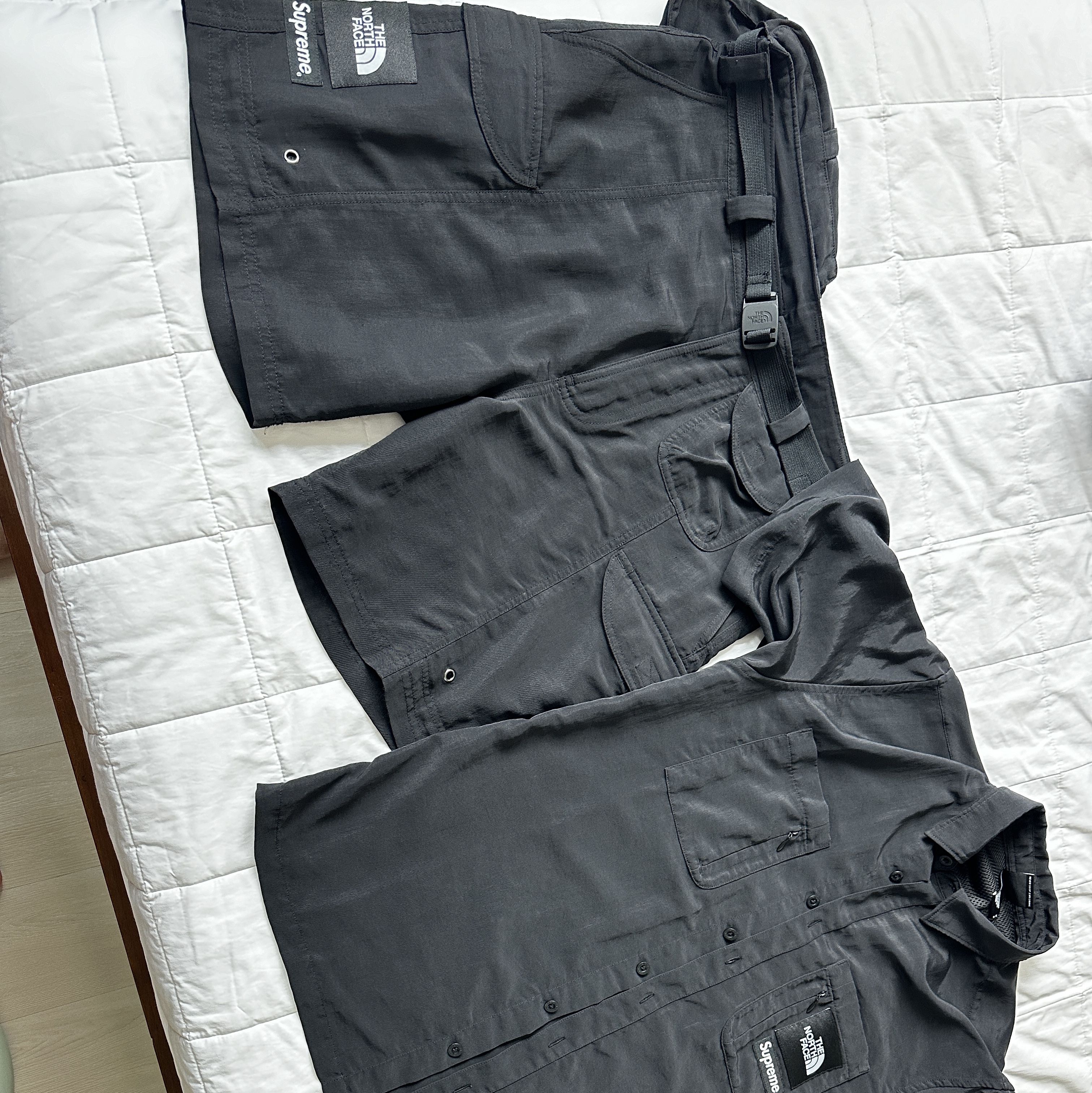 Supreme x The North Face Trekking S/S Shirt Black - 22SS, Supreme x The North Face Trekking Packable Belted Shorts Black - 22SS 착용 스타일