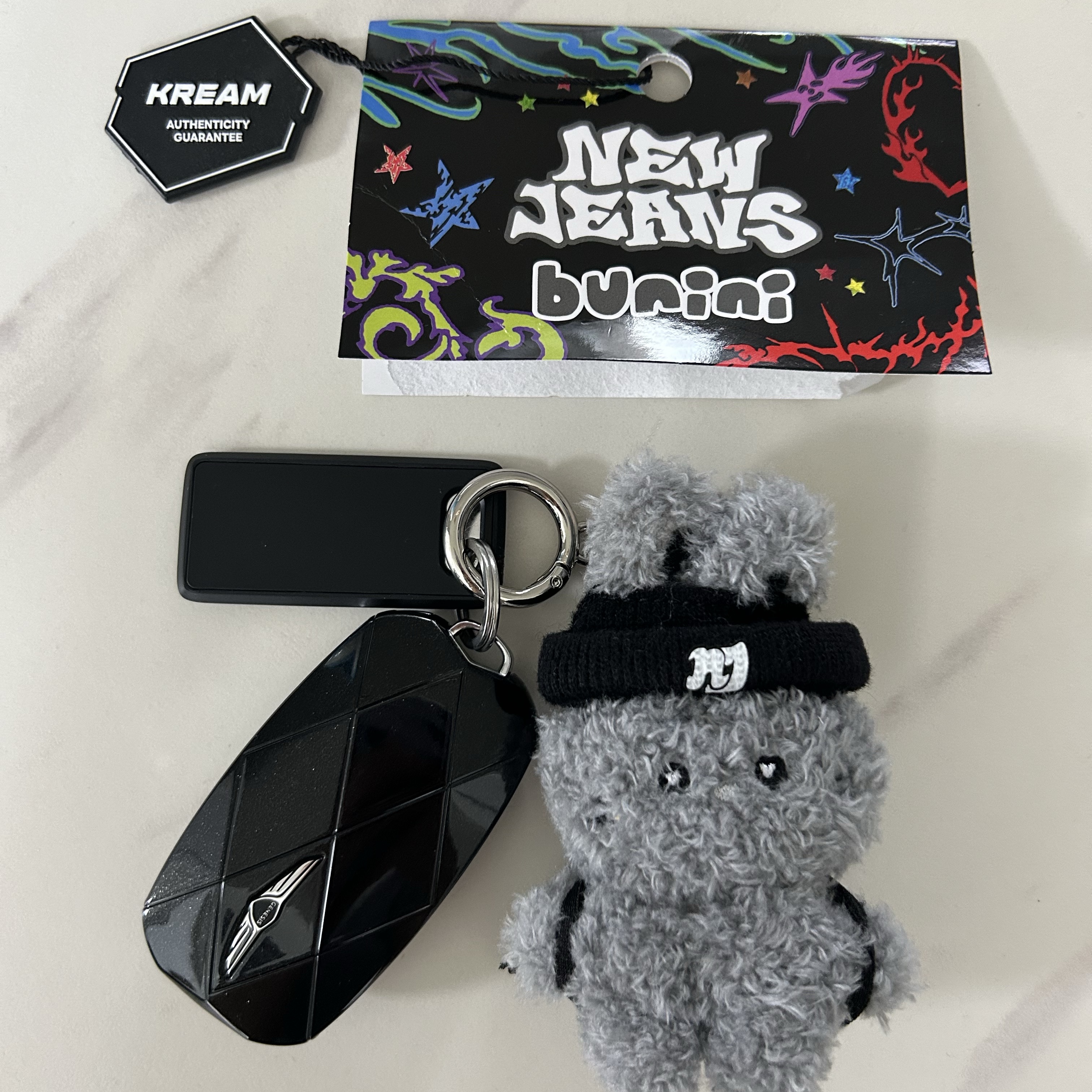 NewJeans Bunini Mini Costume Keyring Gray 착용 스타일 - 1
