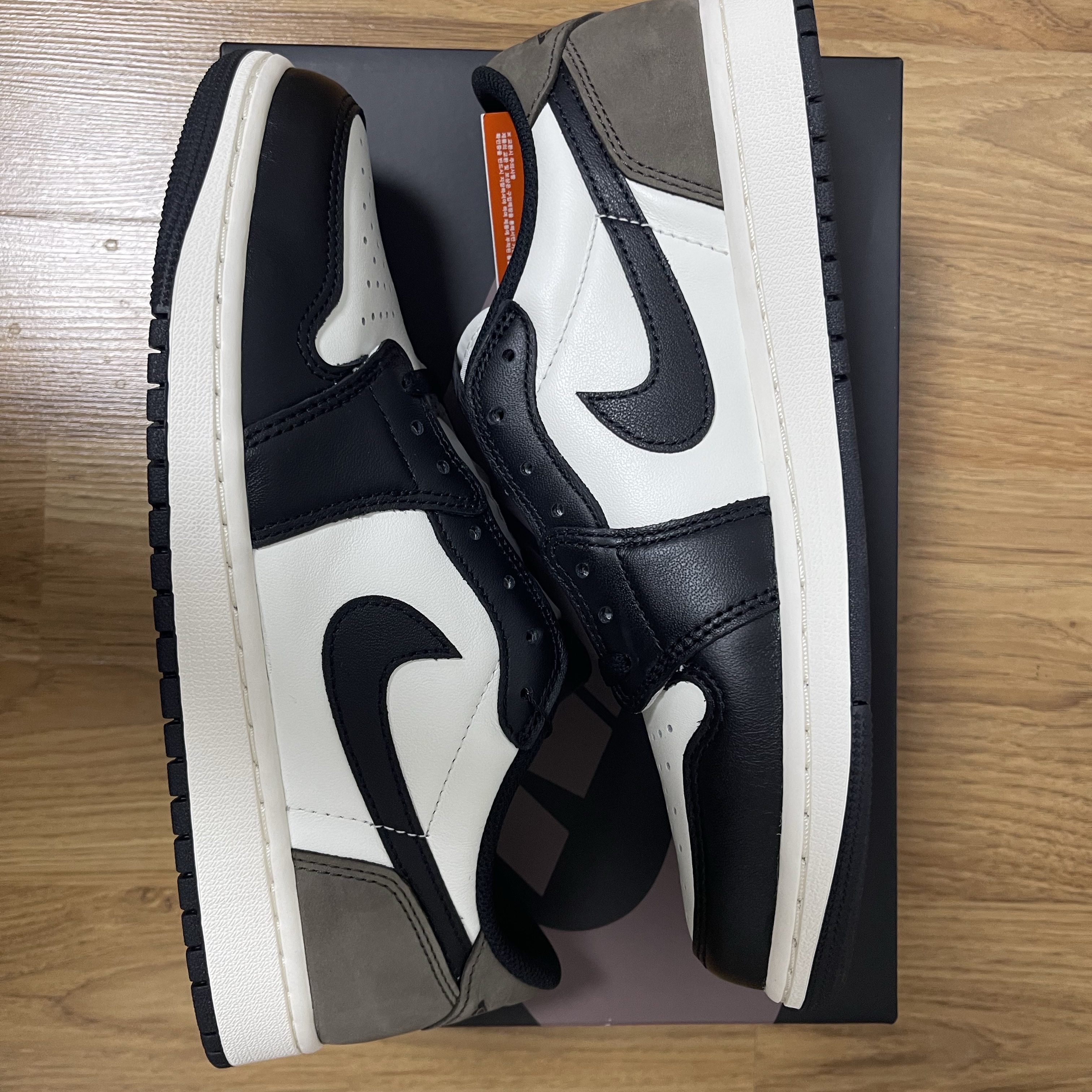 Jordan 1 Retro Low OG Mocha 착용 스타일 - 4