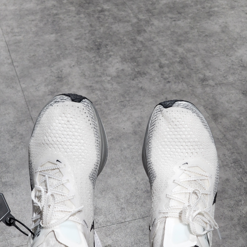 Nike ZoomX Vaporfly Next% 3 White Grey 착용 스타일