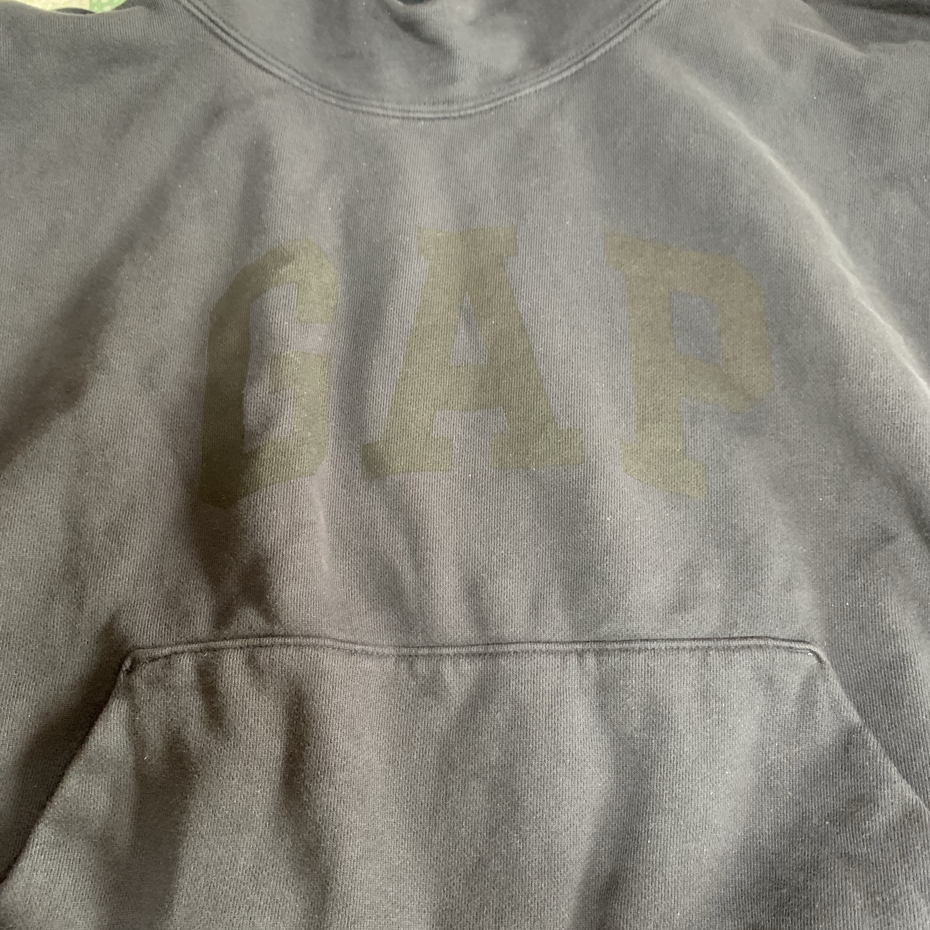 Yeezy Gap Engineered By Balenciaga Dove Hoodie Washed Black 착용 스타일 - 2