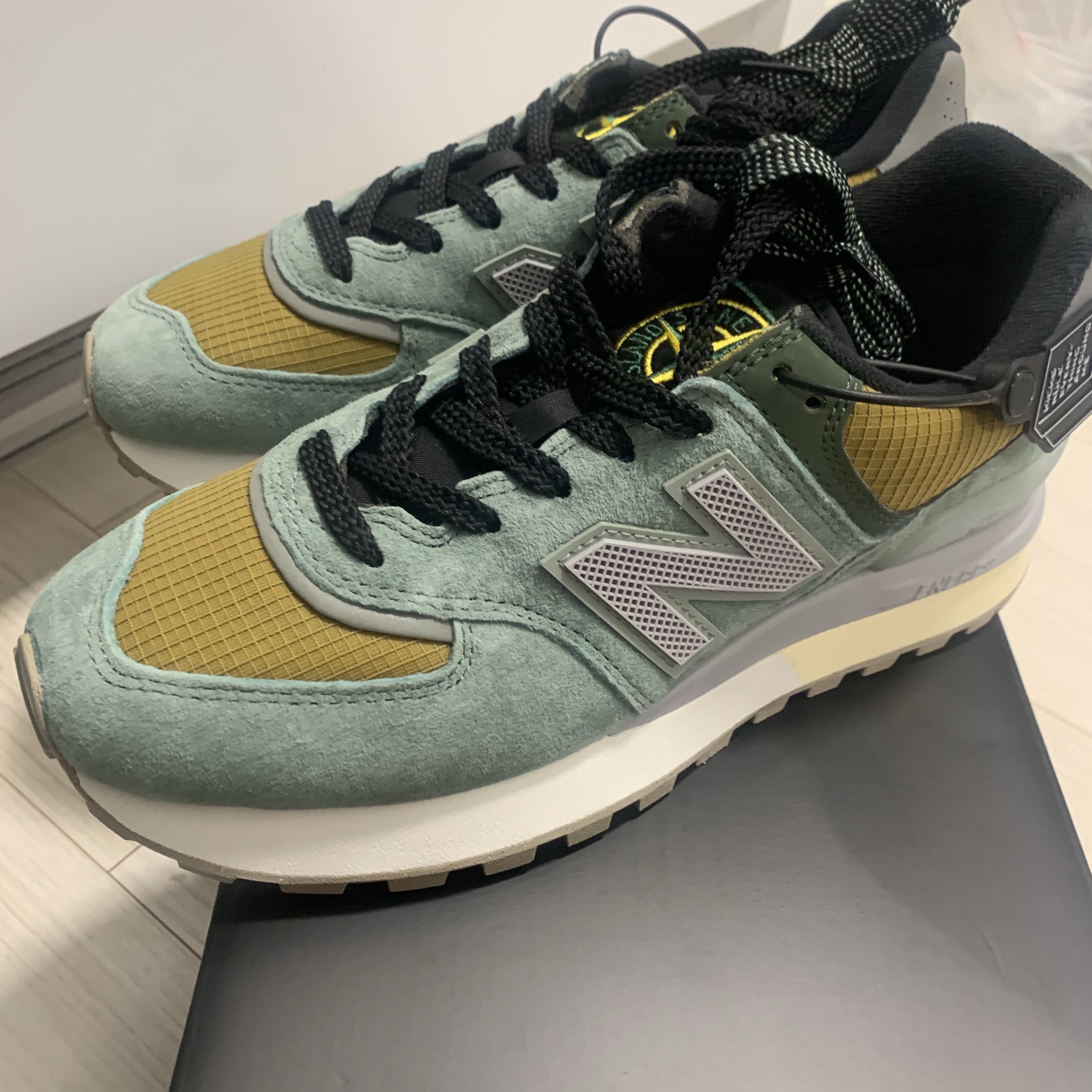 New Balance x Stone Island 574 Legacy Light Green 착용 스타일 - 5