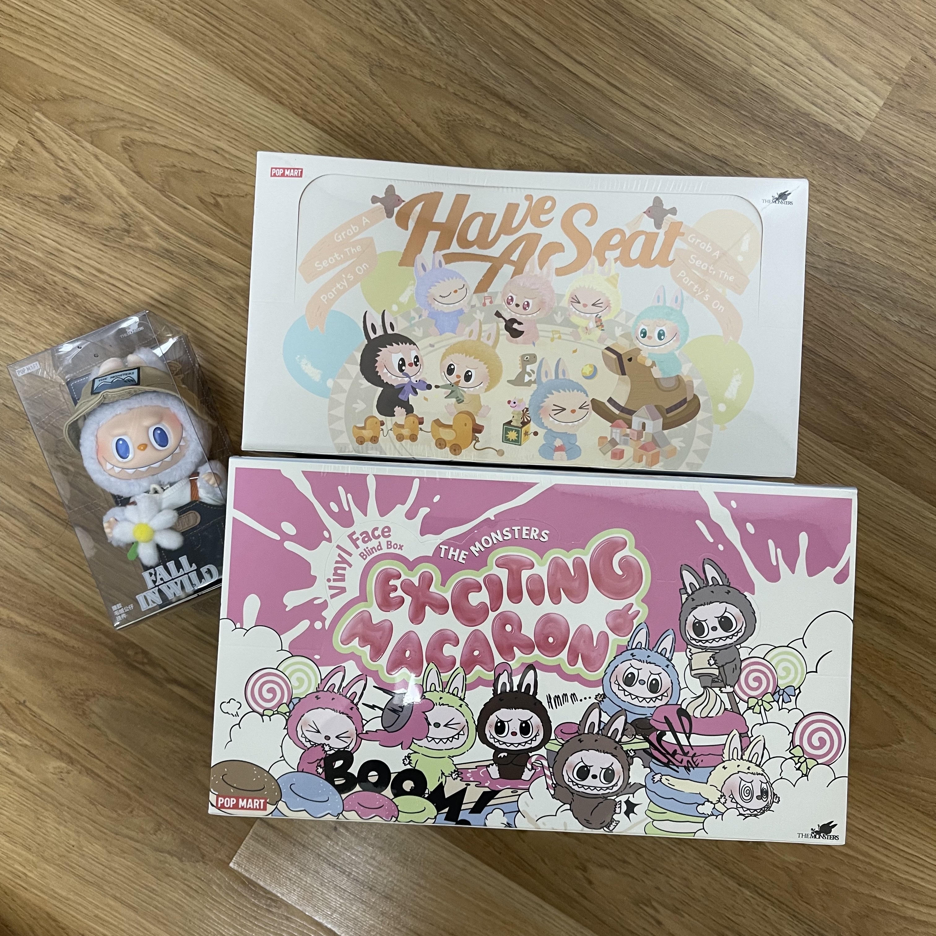 Pop Mart Labubu Let's Play Together Doll Series Sealed Case (6 Blind Boxes), Pop Mart The Monsters Labubu Tasty Macarons Series Sealed Case (6 Blind Boxes) 착용 스타일