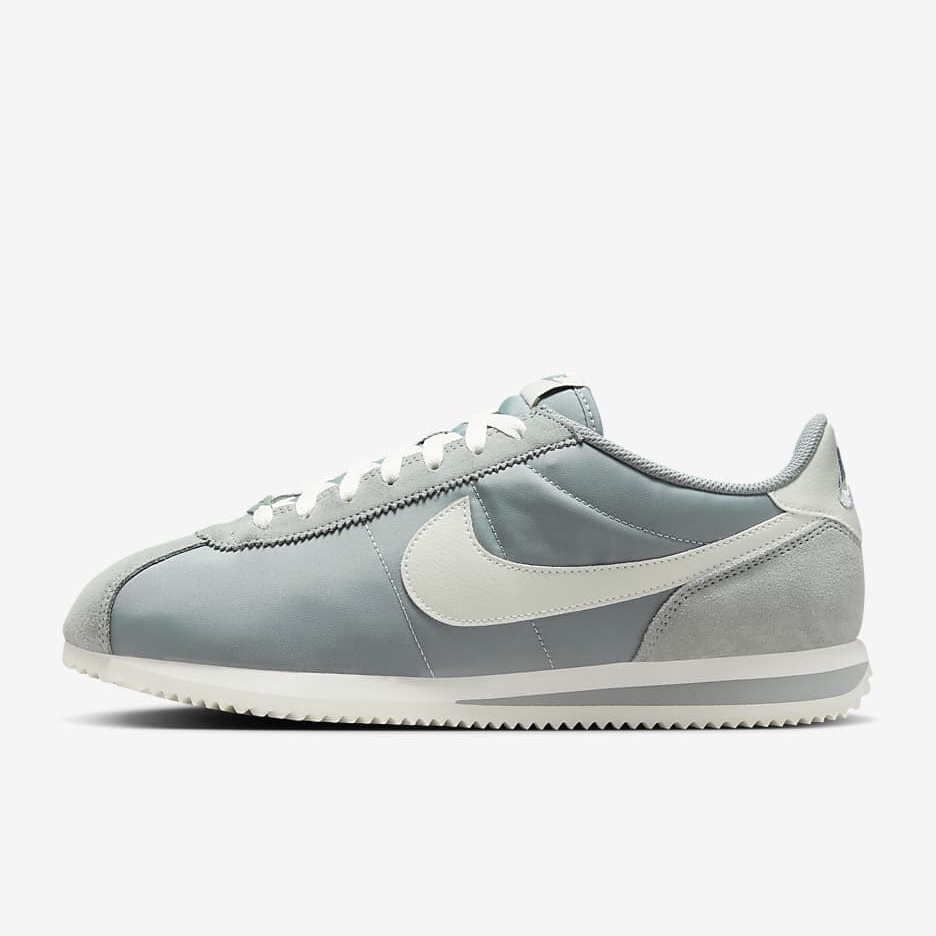 Nike Cortez TXT Mica Green Sail 착용 스타일 - 2