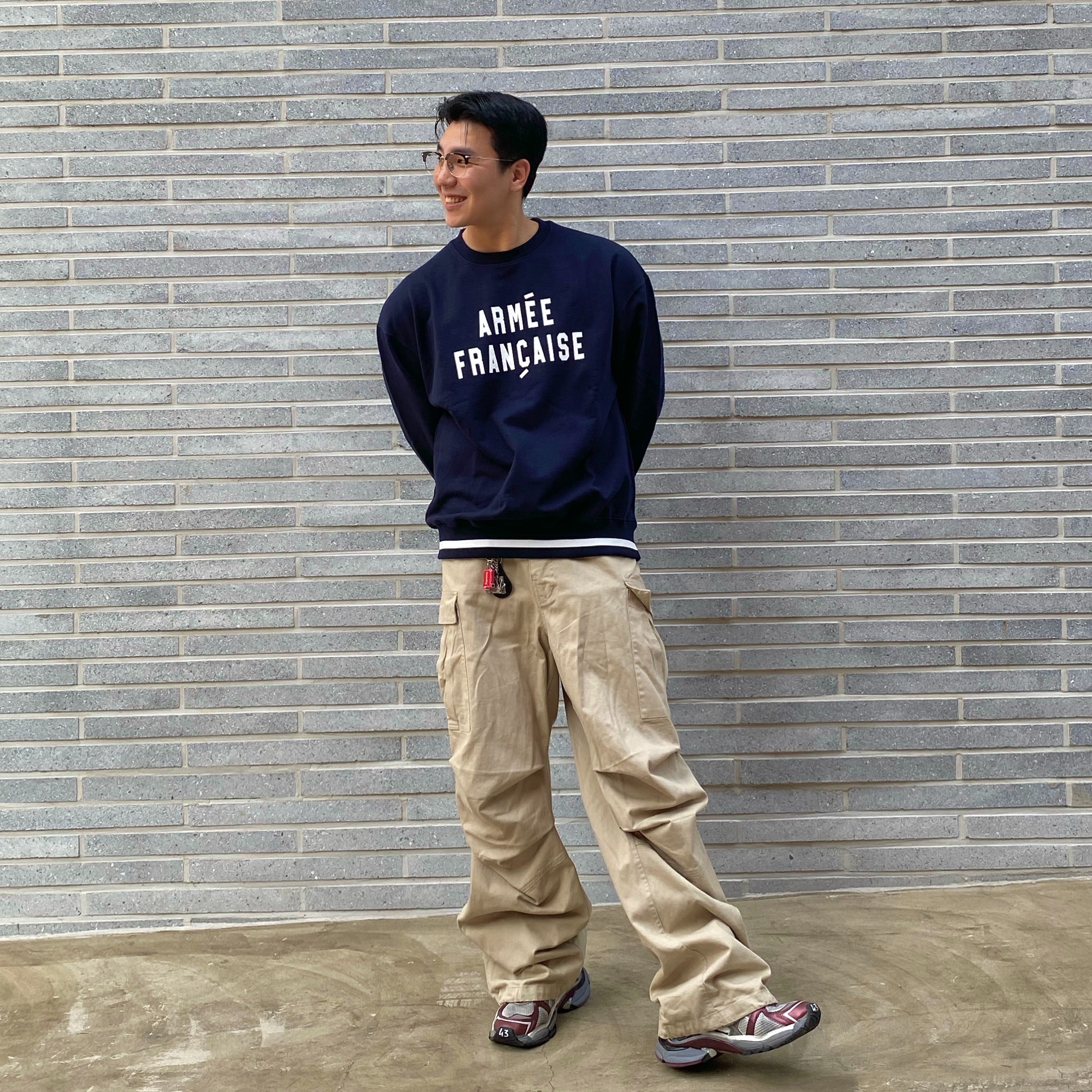 Nonnod Side Zip Cargo Pants Beige, Balenciaga Runner Sneakers Grey Burgundy 착용 스타일 - 1