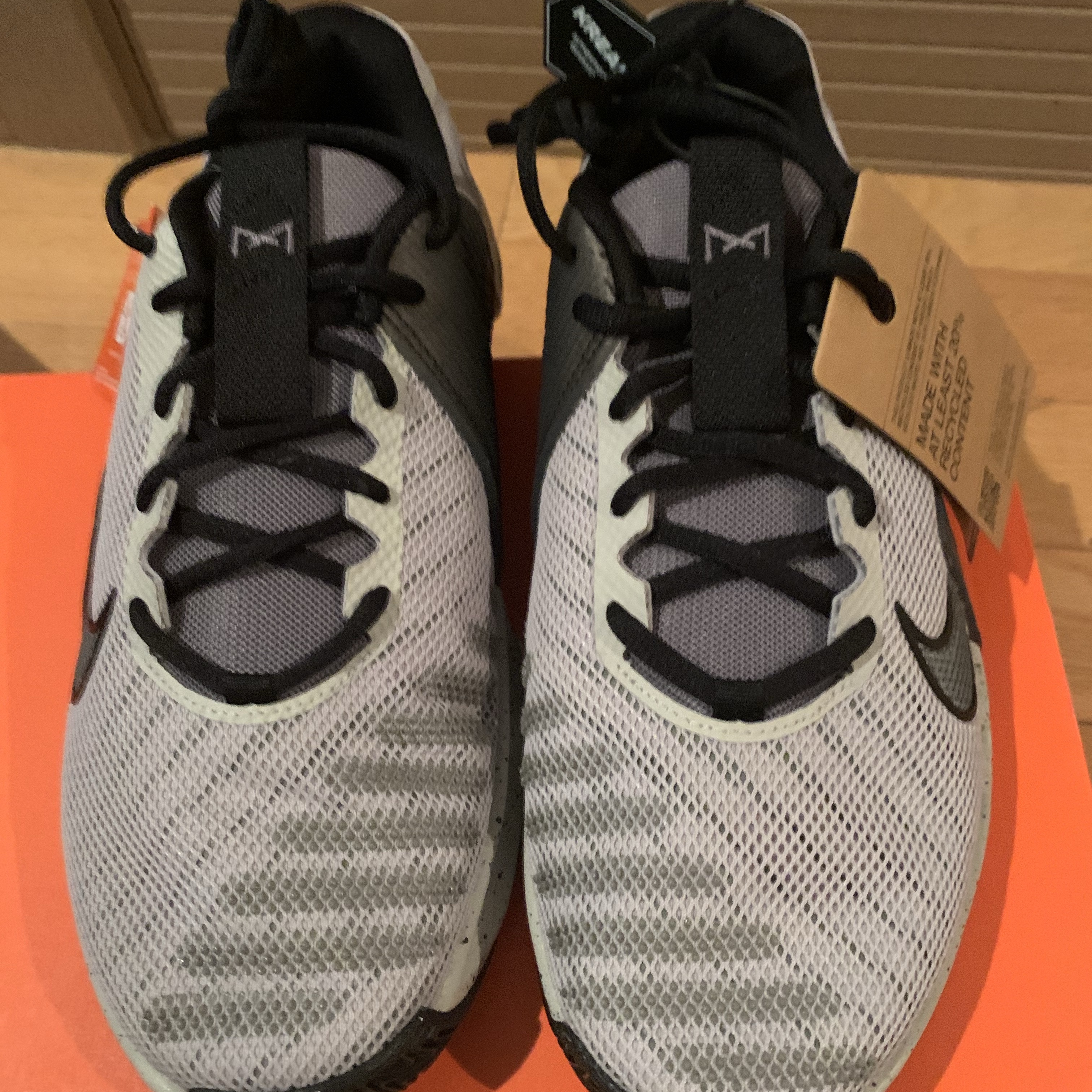 Nike Metcon 9 Light Iron Ore 착용 스타일 - 1