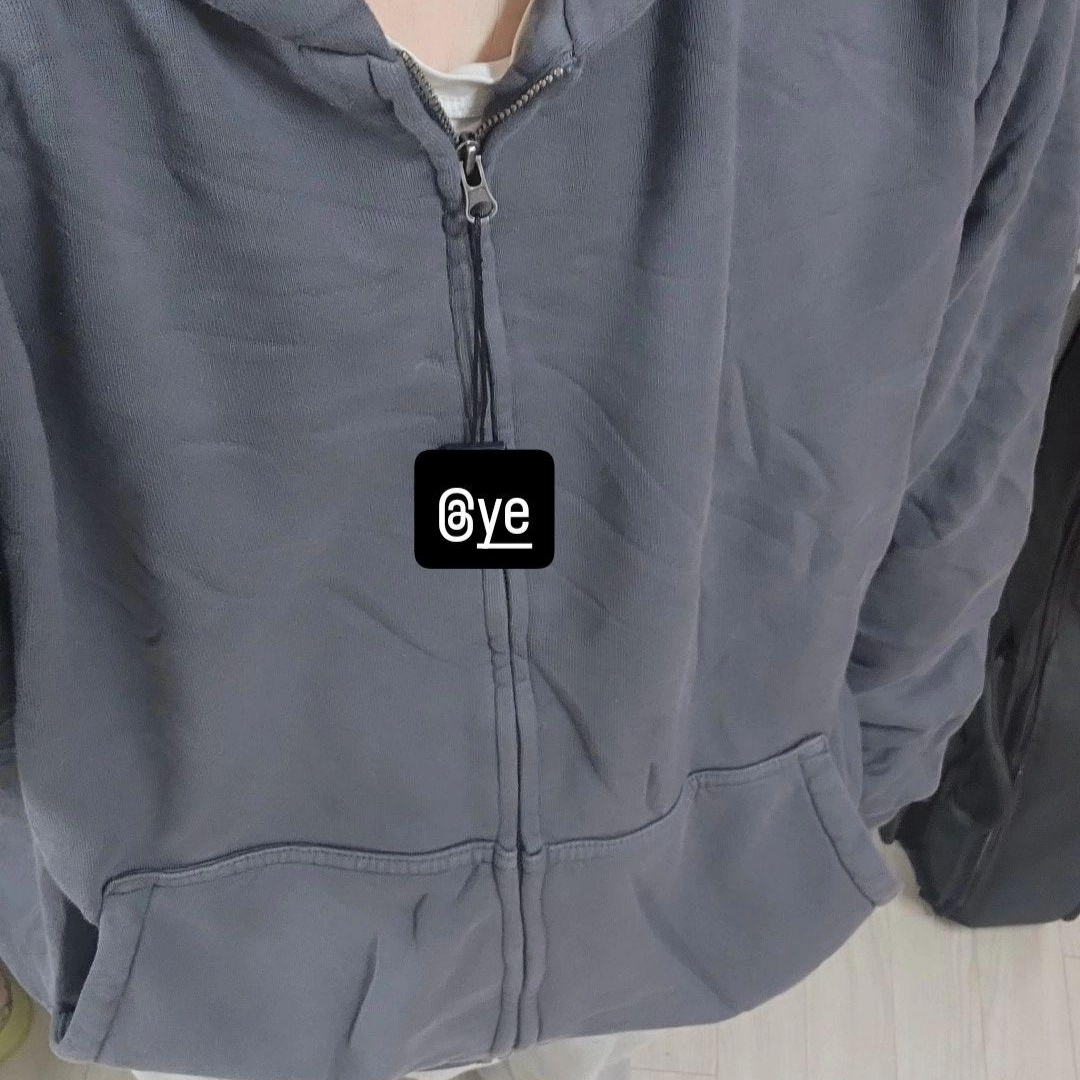 Yeezy YZY Zip-Up Hoodie Dark Grey 착용 스타일