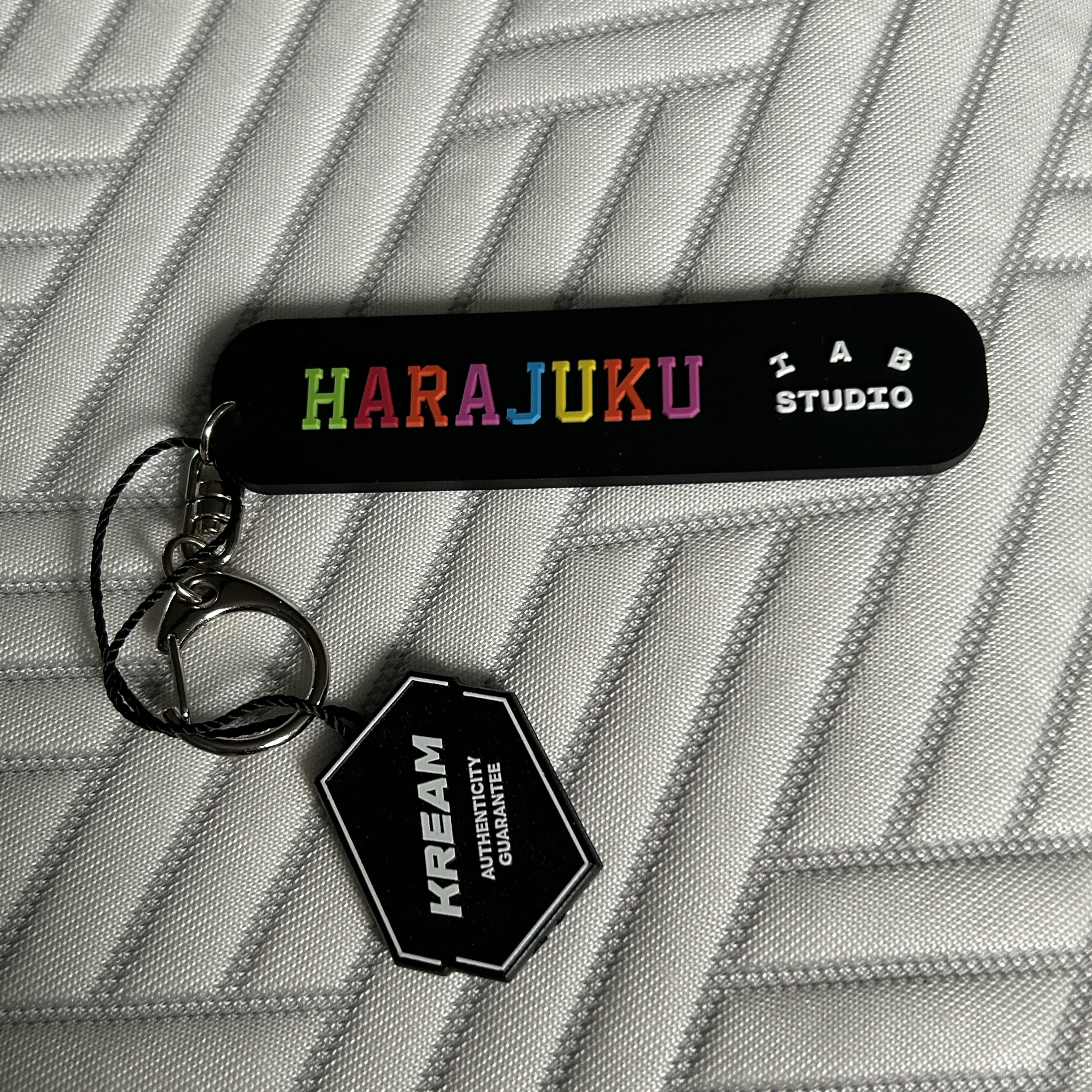 IAB Studio Harajuku Keychain - Harajuku Exclusive 착용 스타일 - 1