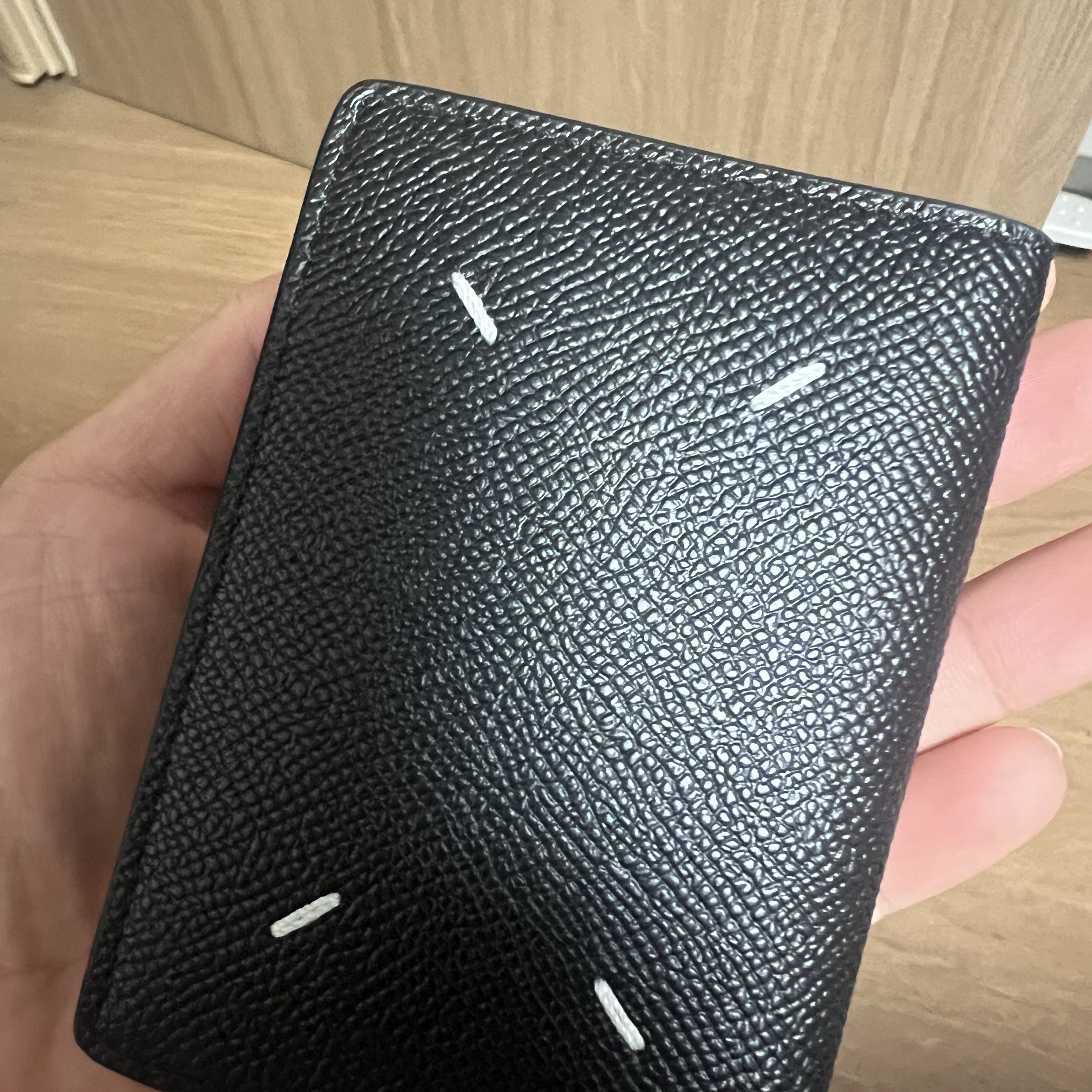 Maison Margiela Leather Bi-Fold Card Holder Black 착용 스타일