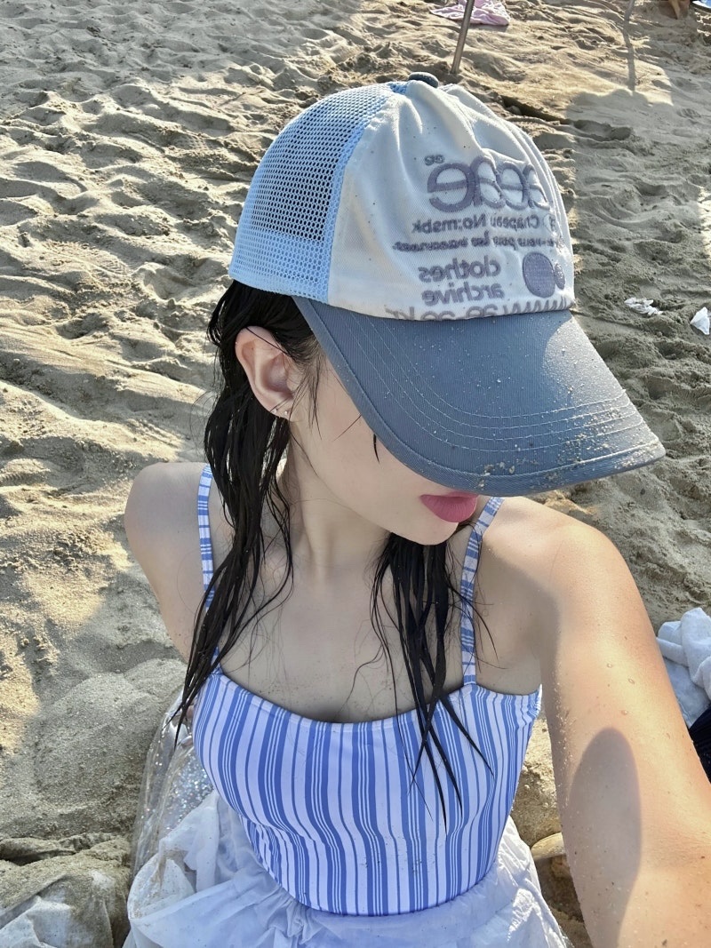 Aeae Web Logo Mesh Cap Skyblue, Crocs Classic Metallic Clog Silver 착용 스타일 - 1