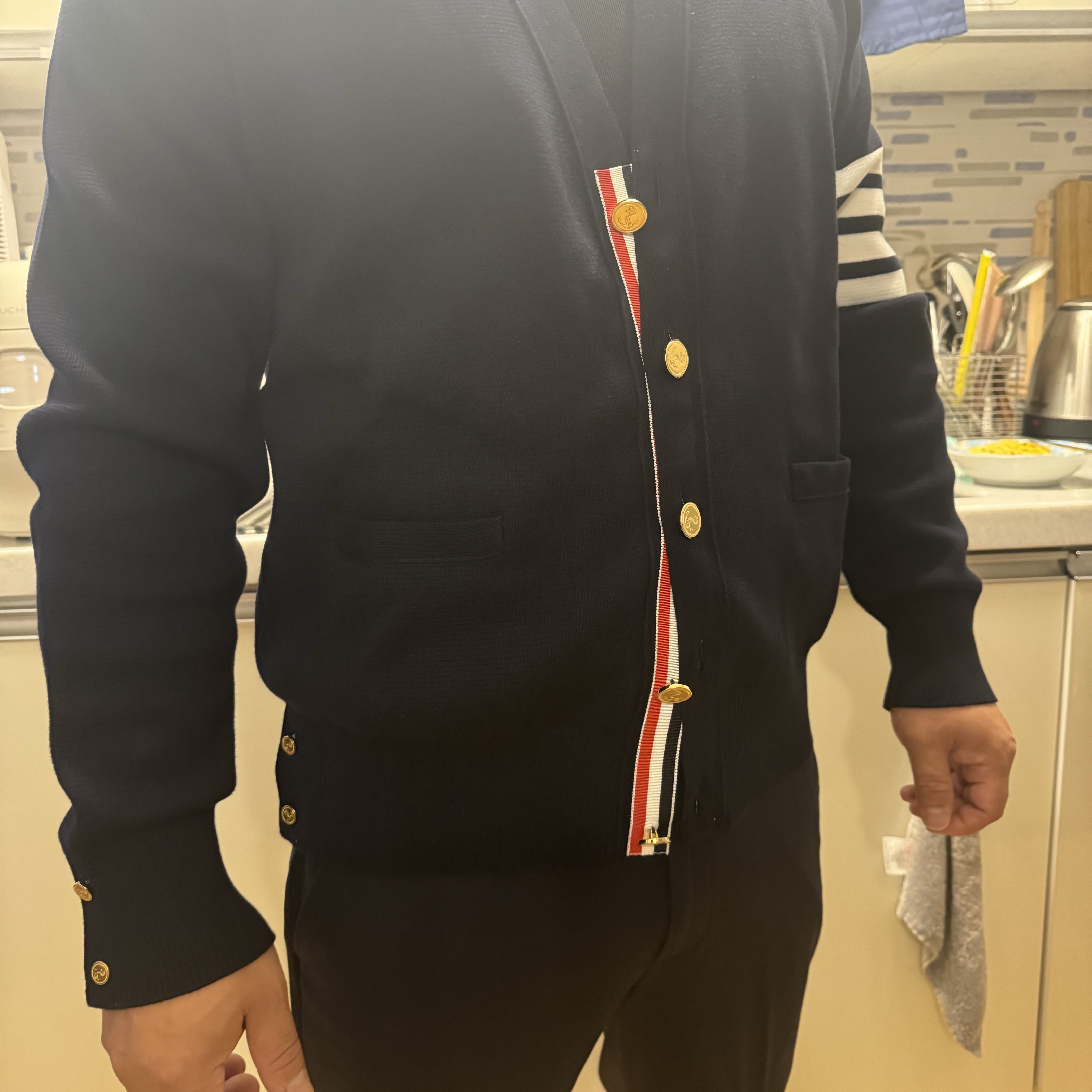 Thom Browne Milano Stitch 4-Bar Cardigan Navy 착용 스타일