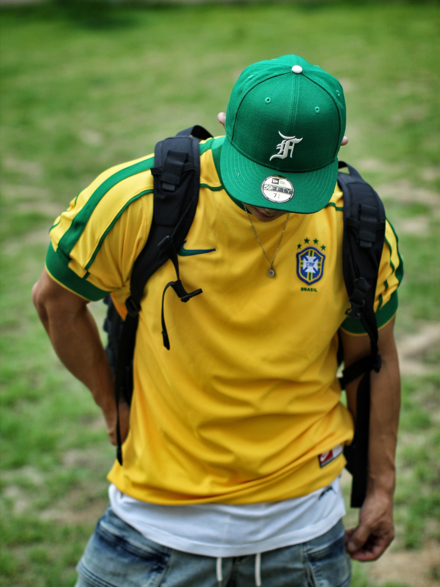 Nike Brazil 1998 Reissue Soccer Replica Jersey Varsity Maize (Non Marking Ver.), Essentials x New Era Sized Cap Kelly Green 착용 스타일 - 5