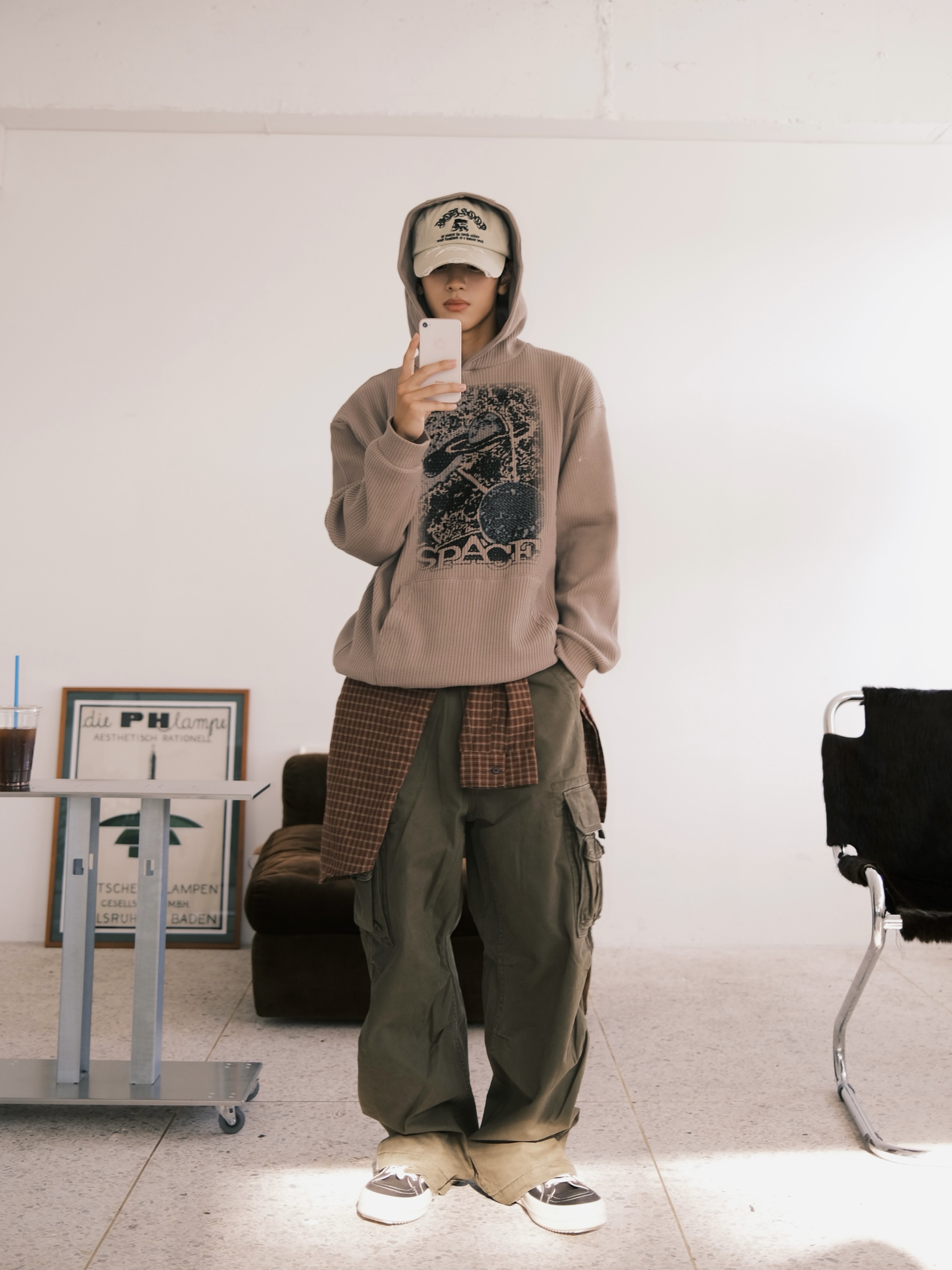 Rick Owens Drkshdw Suede Vintage Sneakers Dark Dust Pearl Milk White 착용 스타일 - 1