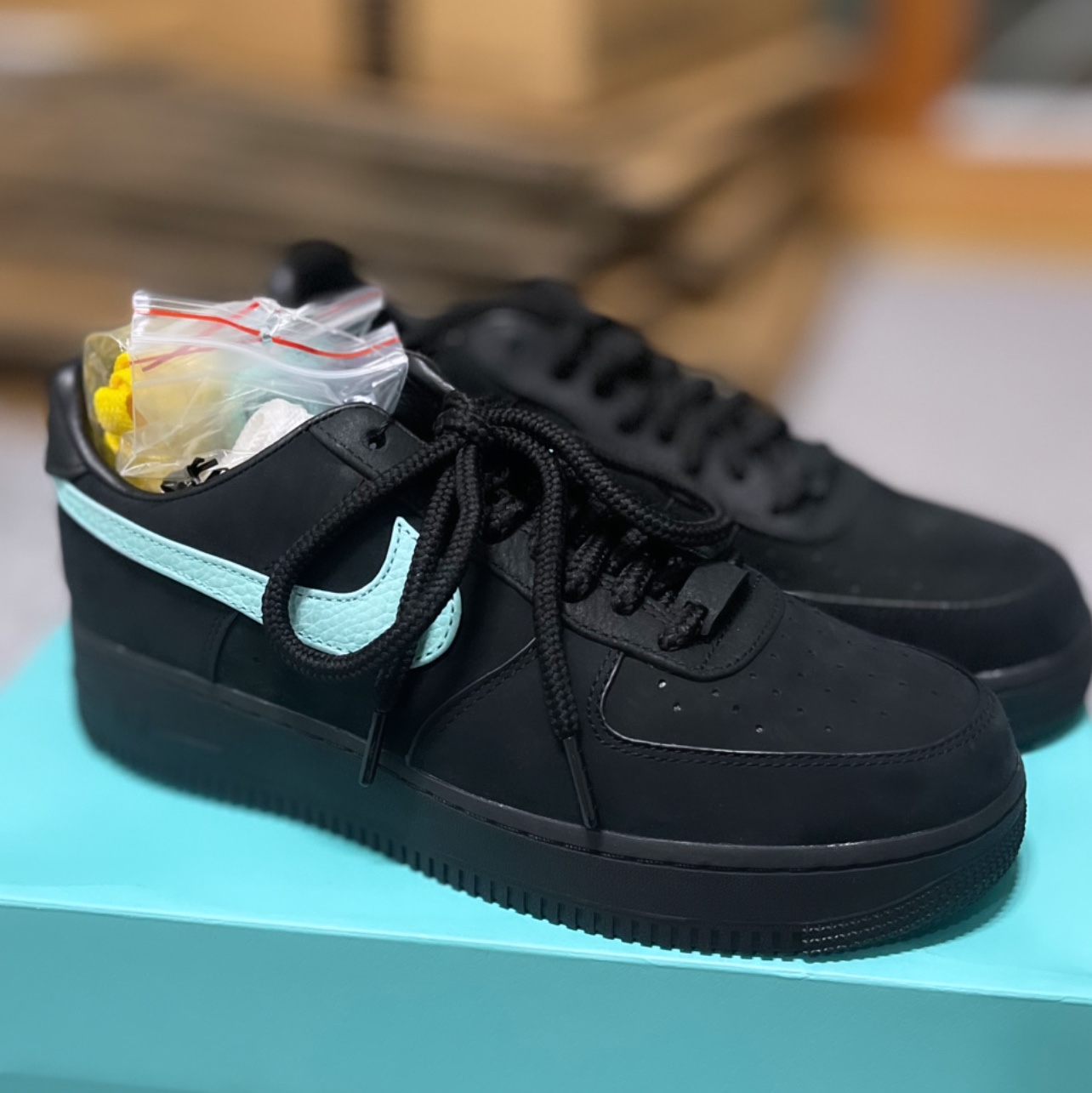 Nike x Tiffany & Co. Air Force 1 Low SP 1837 착용 스타일 - 4