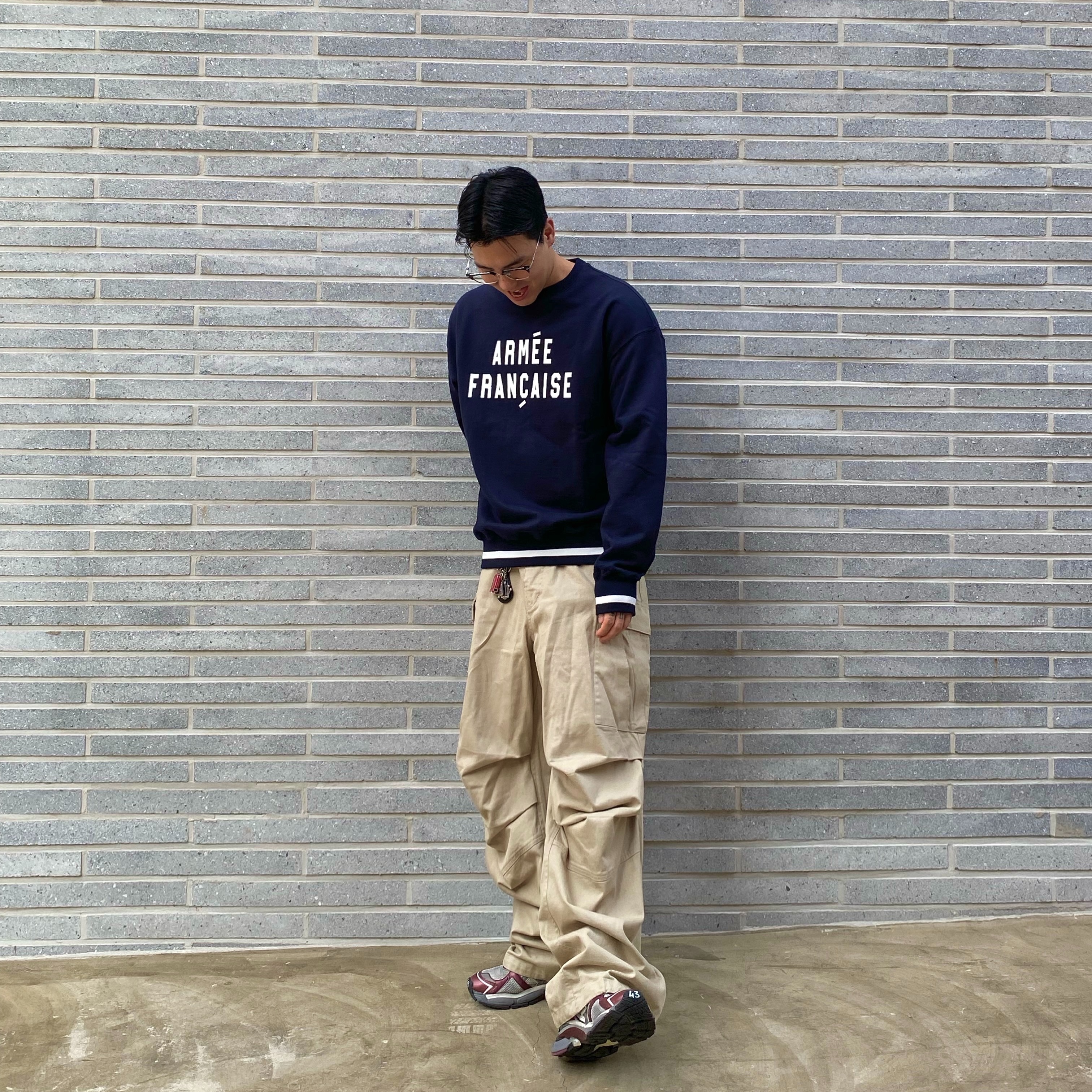 Nonnod Side Zip Cargo Pants Beige, Balenciaga Runner Sneakers Grey Burgundy 착용 스타일 - 4
