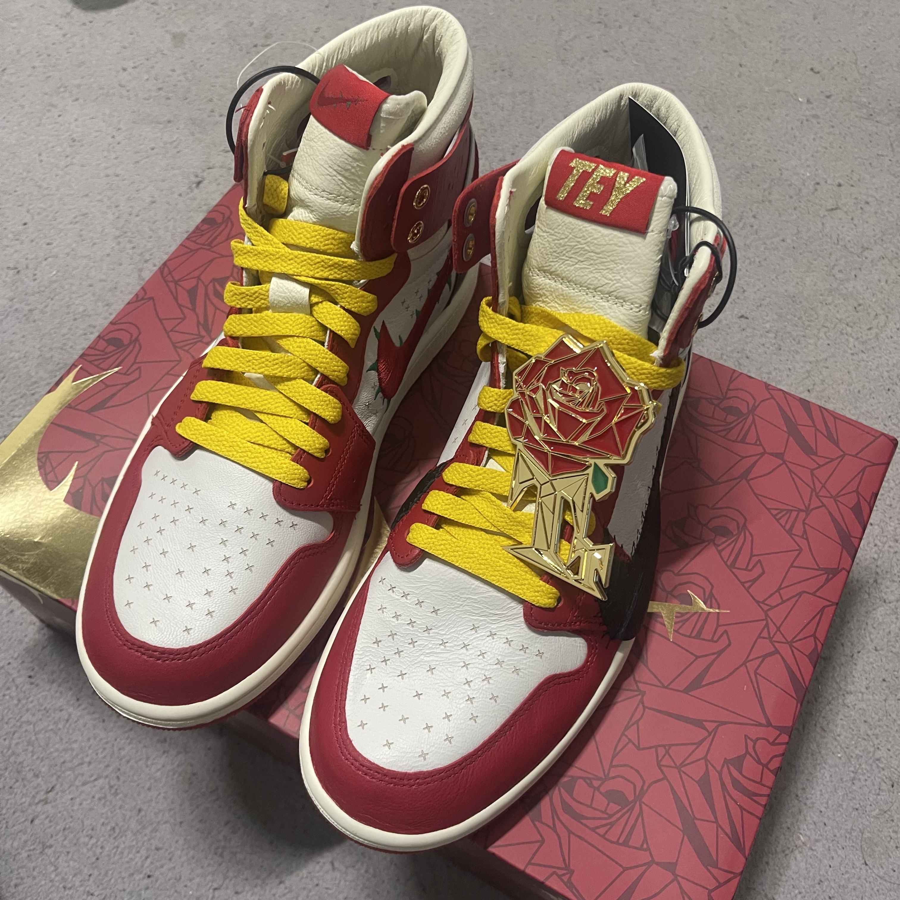 (W) Jordan 1 x Teyana Taylor Zoom CMFT 2 Gym Red 착용 스타일 - 3