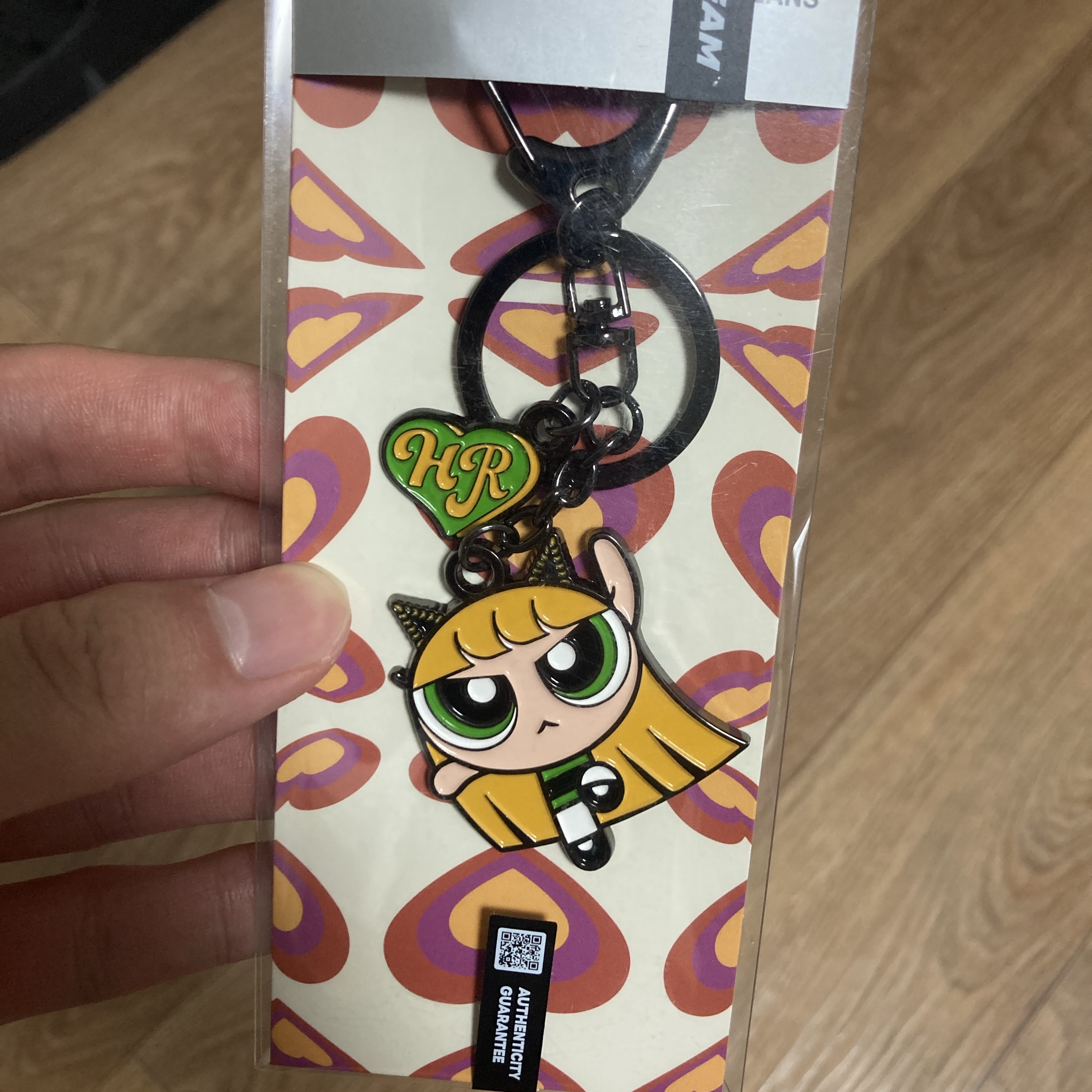 NewJeans x The Powerpuff Girls Metal Keyring Haerin 착용 스타일