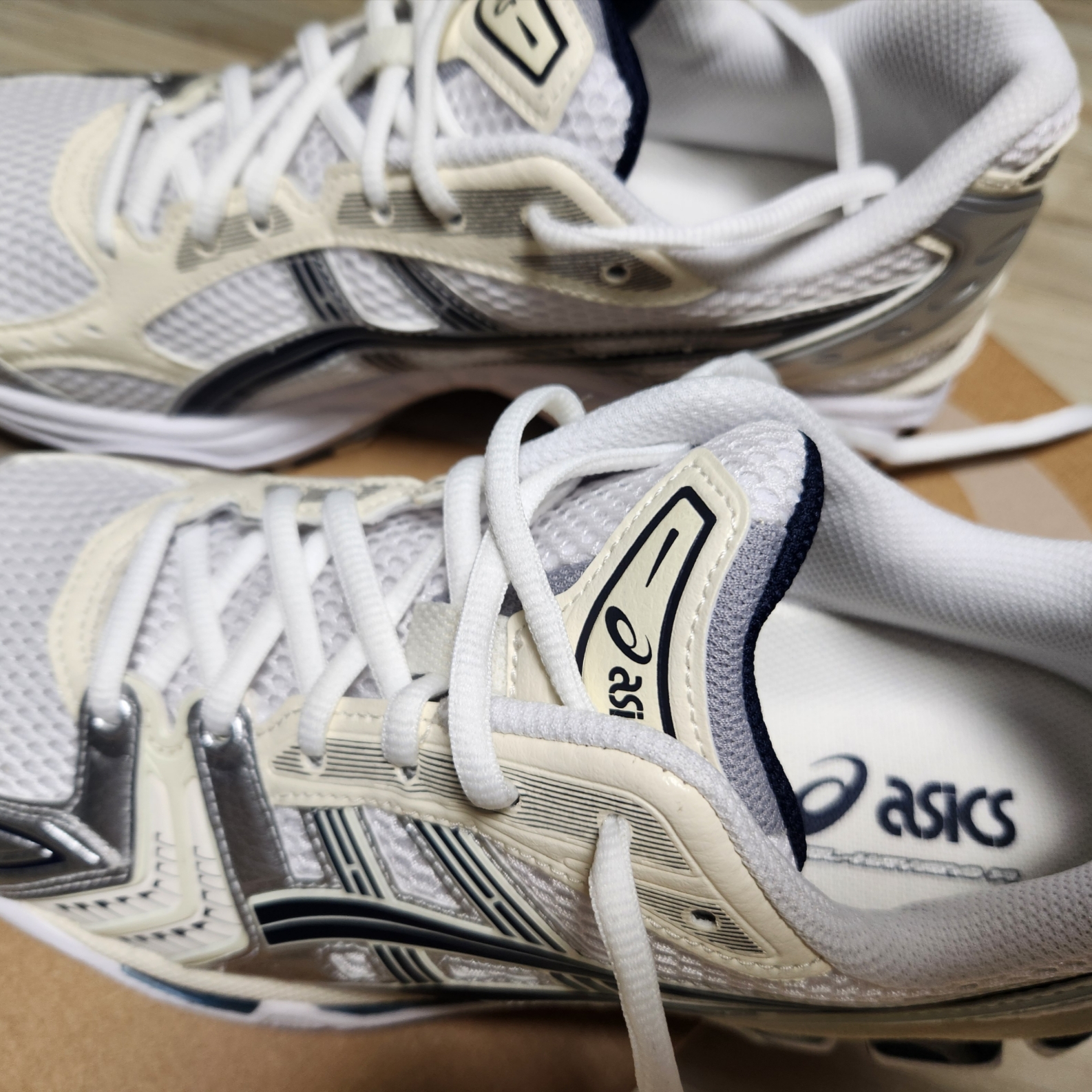 (W) Asics Gel-Kayano 14 White Midnight 착용 스타일
