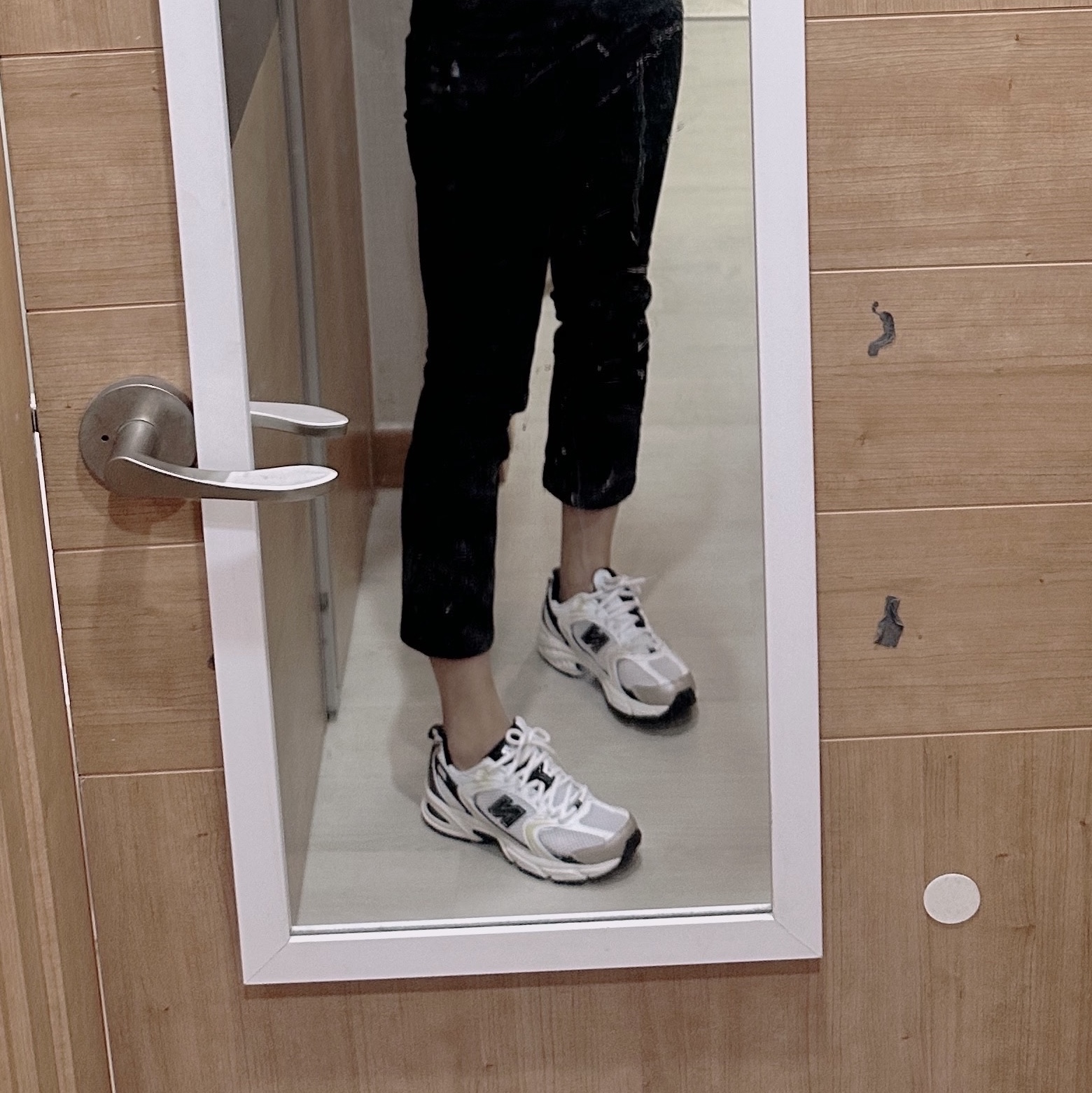 New Balance 530 White Gold 착용 스타일